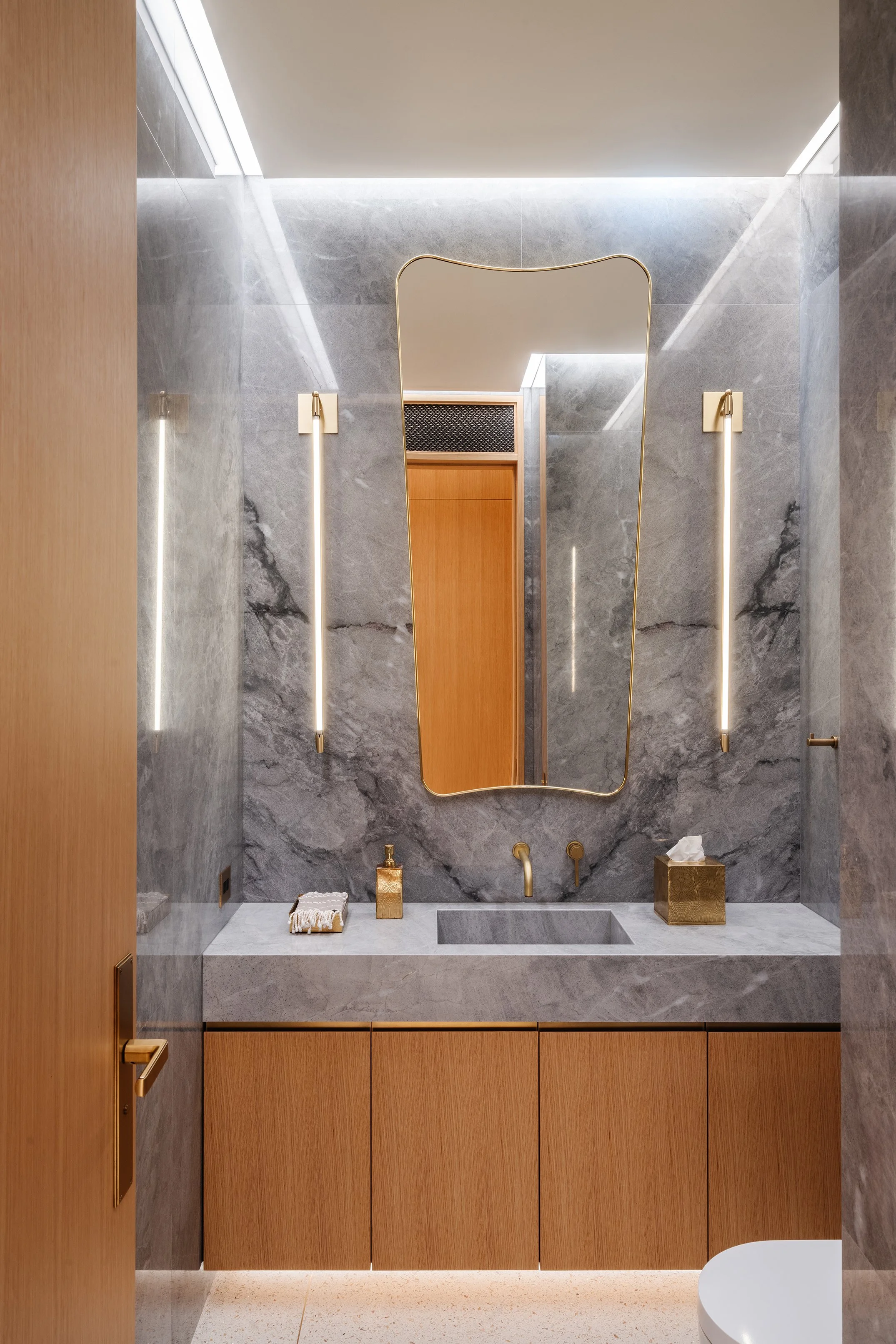 janoura-schneider-interiors-latelier-miami-beach-powder-room.jpg