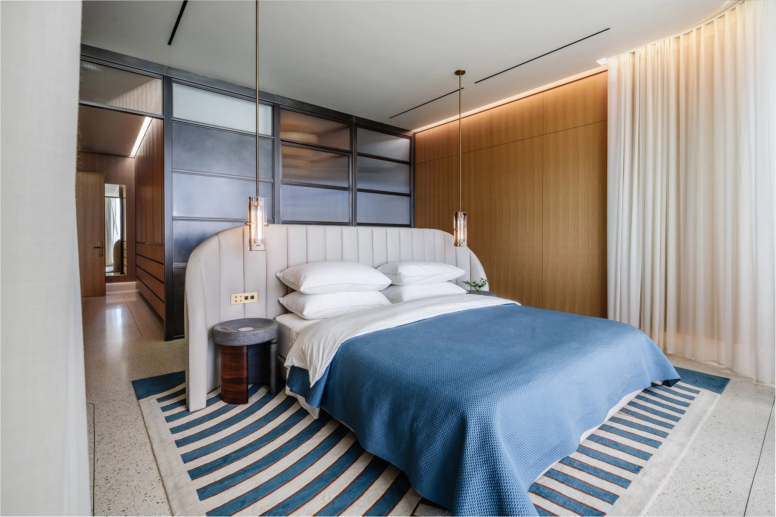 janoura-schneider-interiors-latelier-miami-beach-primary-bedroom-2.jpg