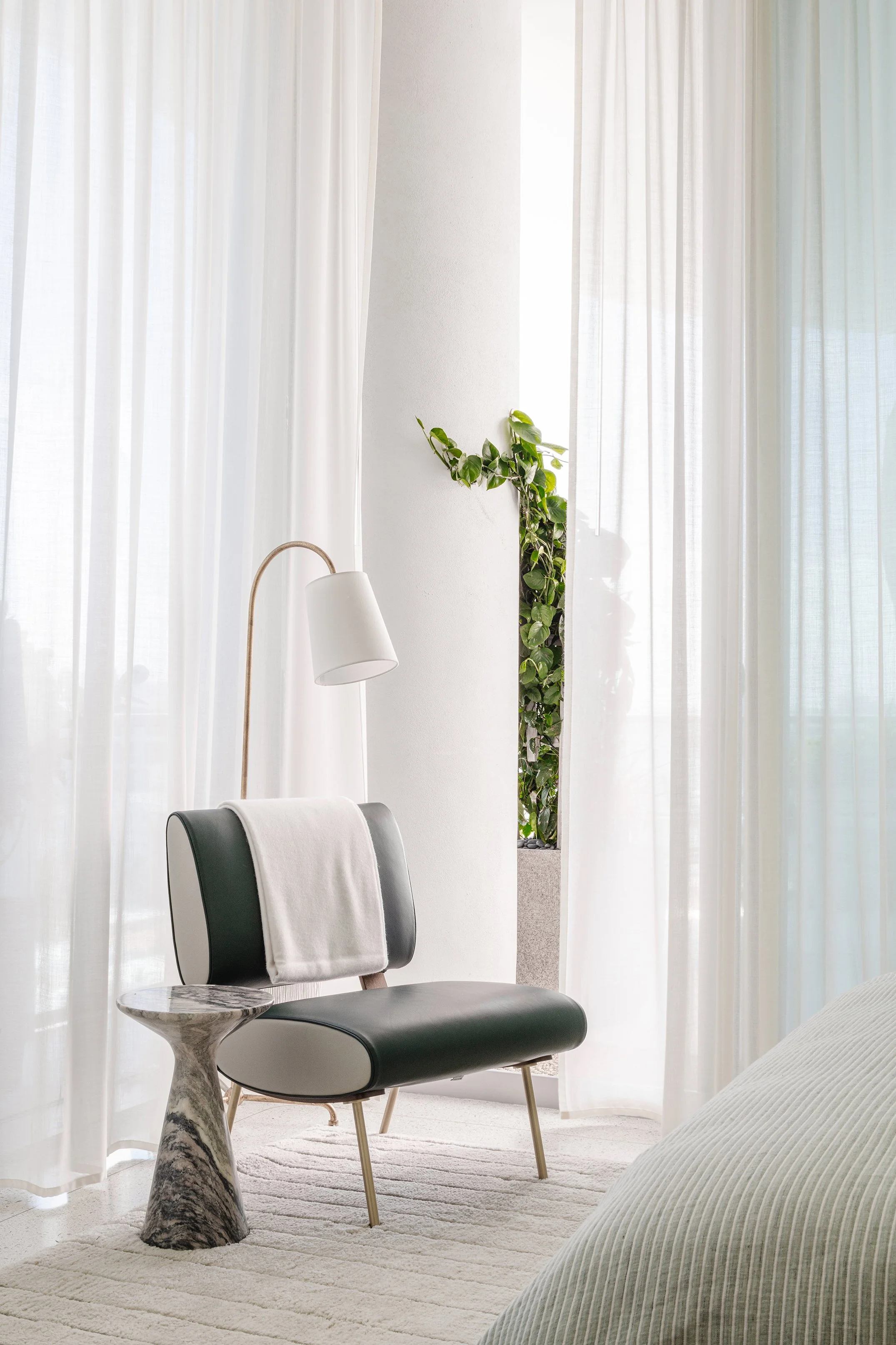 janoura-schneider-interiors-latelier-miami-beach-guest-bedroom-1.jpg