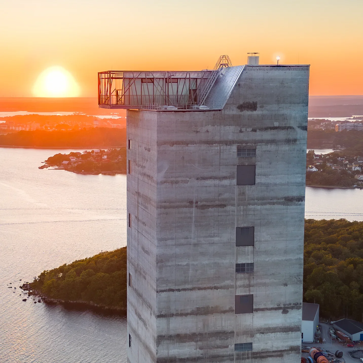 NKT Lighthouse, med sina 150 meter har man en fantastisk utsikt över Karlskrona från företagets konferensavdelning.