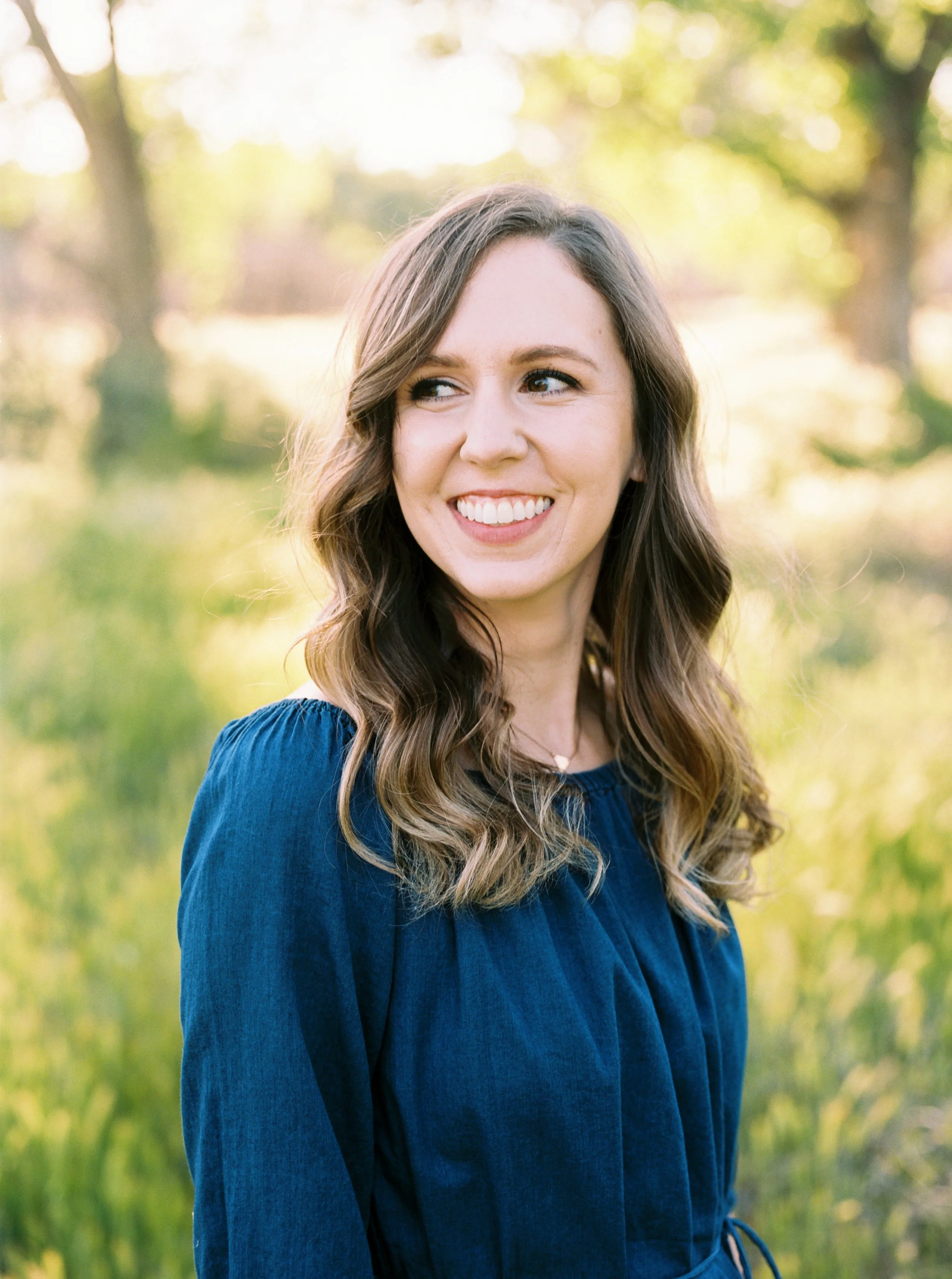 Caitlin helps adults heal from trauma, body image concerns, low self-worth, and relationship challenges using EMDR and Sensorimotor Psychotherapy.