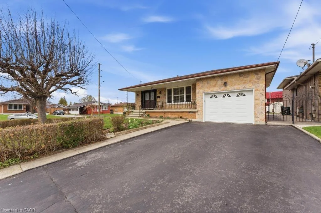 68 NUGENT Drive Hamilton