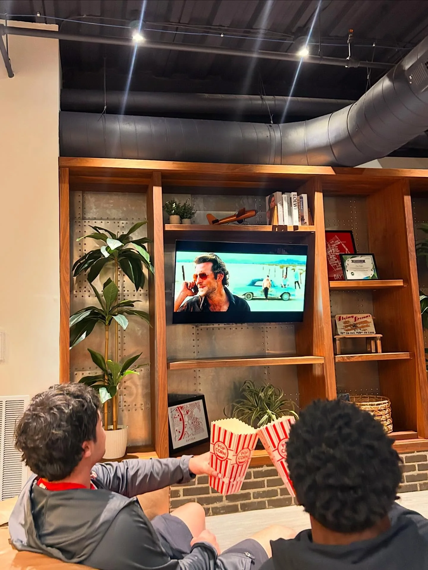 Movie night starting in the lounge right now!! 🎥

Come down and join us for a movie and popcorn bar from 6 to 8 PM in the lounge today. Make sure to bring your friends and your roommates!! 

The best way to start our resident appreciation week!! Wel