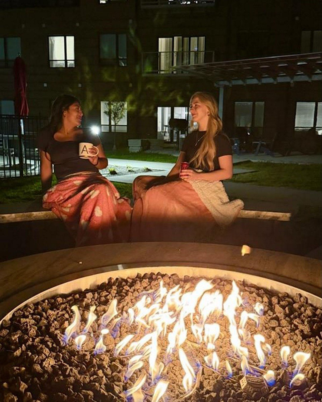 Friday nights, handled
A good Friday looks different when your place already has the setup: gather in the lounge, hang by the gas fireplace, grill outside, or head out after. The Flight makes it easier to be the place people want to start at. Tour no