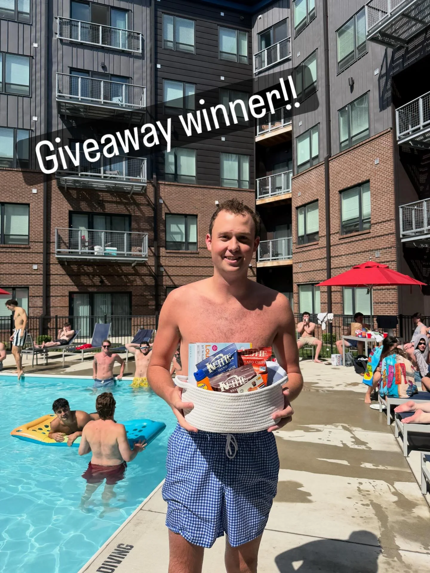 Hitting it off with our first pool party! Congrats to our giveaway winner! 

#theflight #goud #poolparty