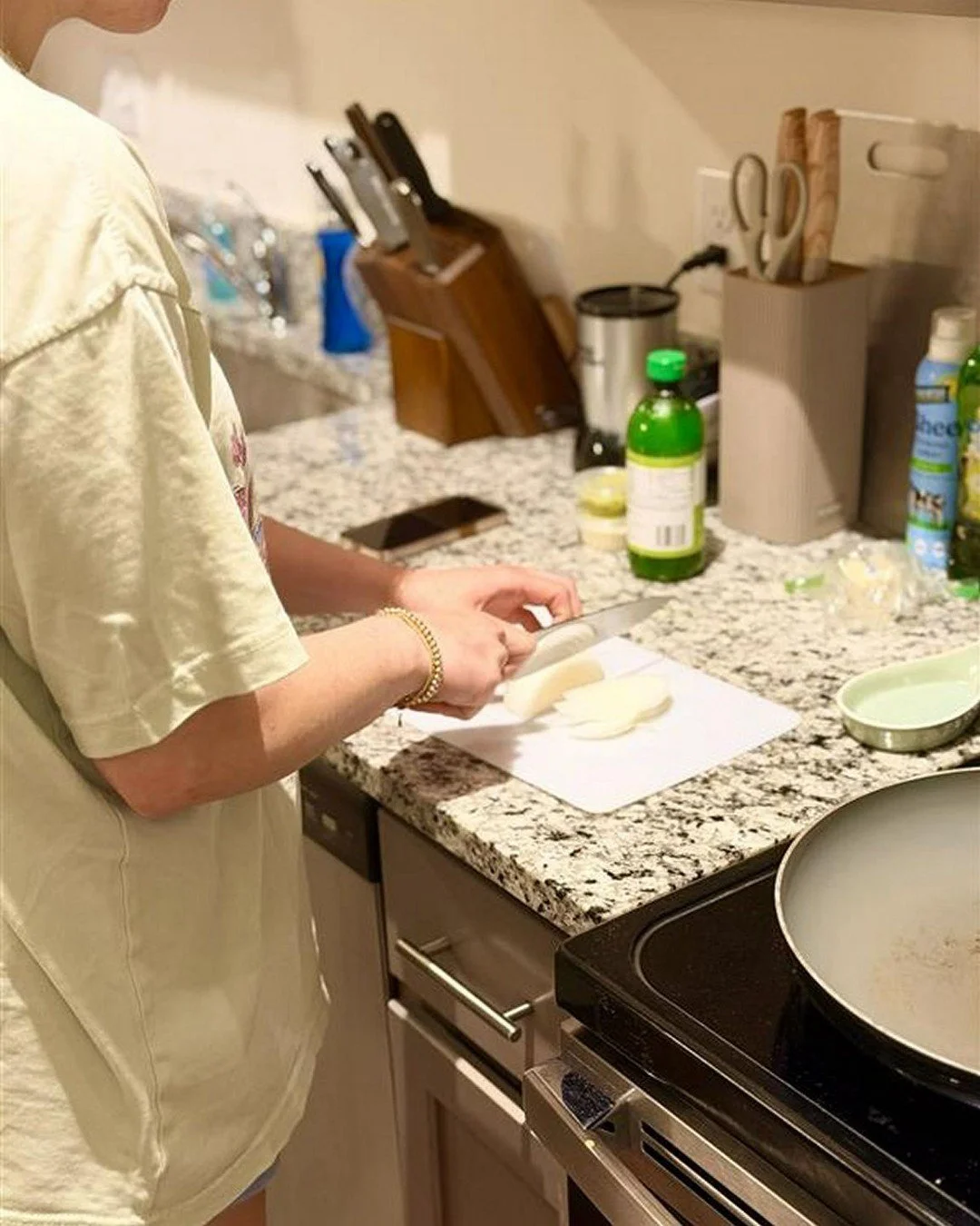 Kitchen space that actually works. Whether it&rsquo;s meal prep, coffee, or everyone crowding around after class, a kitchen with room to function matters. The Flight&rsquo;s upscale kitchens and harvest tables in all 1+ bedrooms are built for more th
