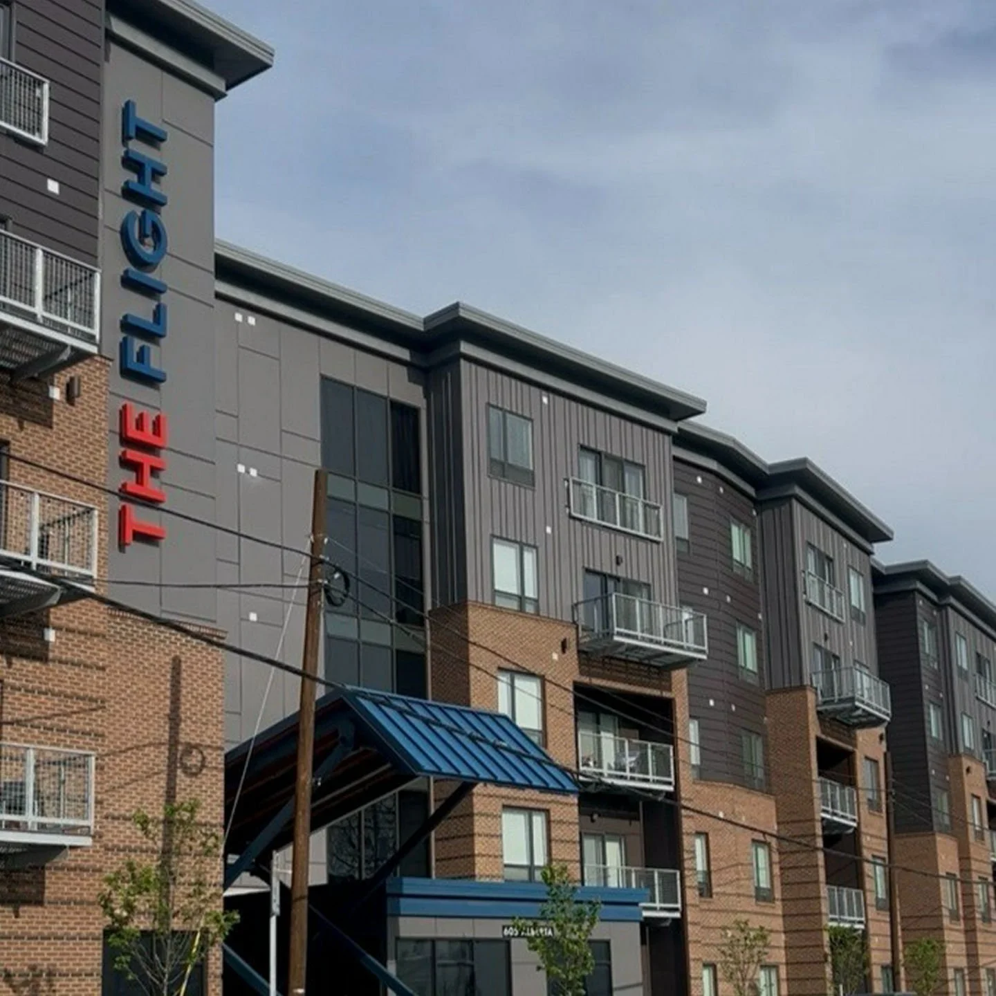 It's time to lock in for the upcoming term, looking for a spacious apartment for you and your besties?
Sign a lease today and get a private bedroom and bathroom in one of our 4x4s! Whether you've got 3 roomies in mind or are looking to make new conne