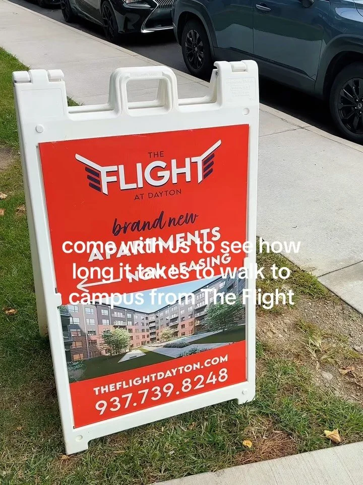 spent the day showing you how close of a walk we are to campus! make sure you check your bulletin boards on your way to class! We left some good information about us along with our upcoming events!
#theflight #UD #LivingAtTheFlighf