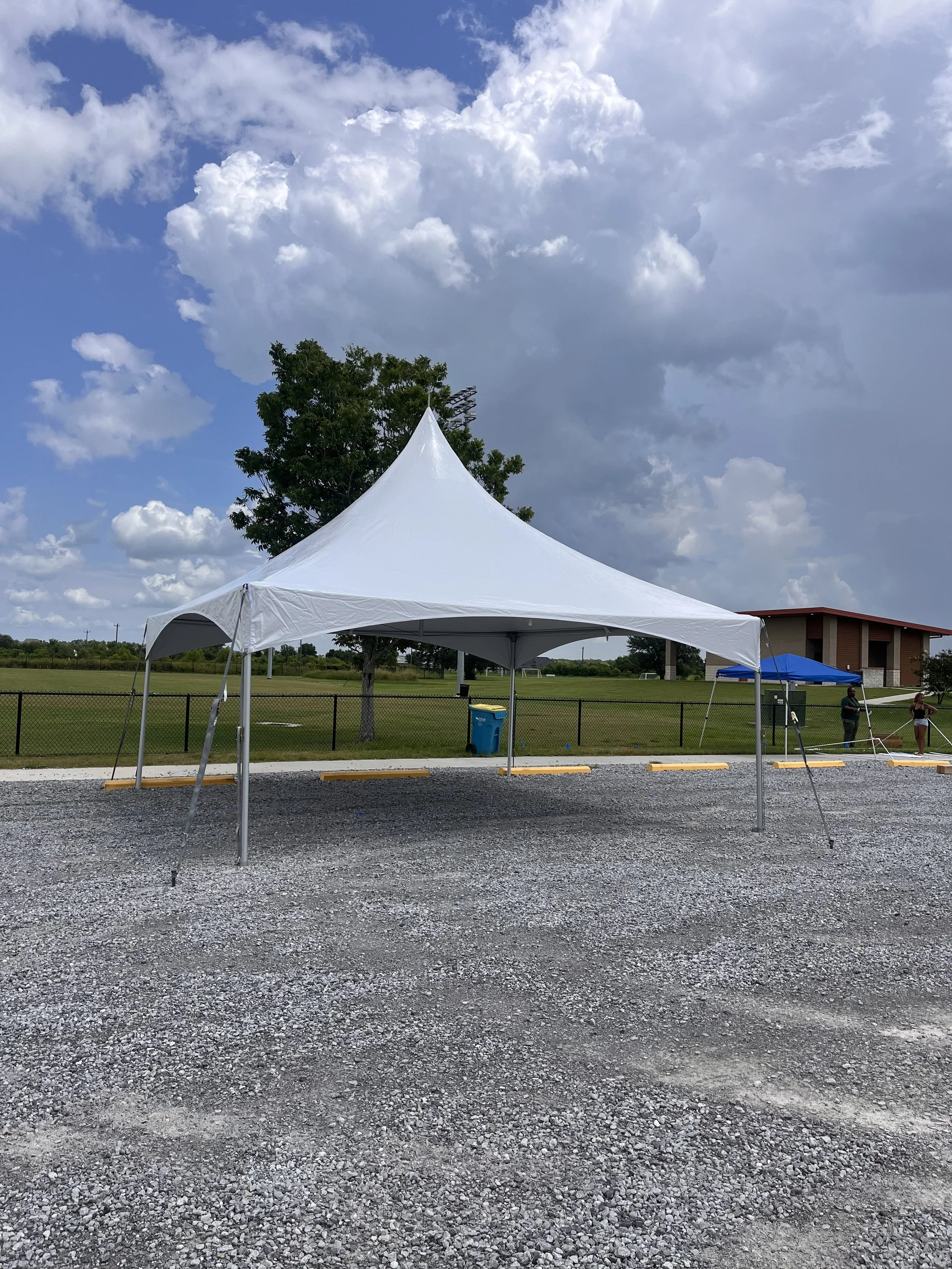 20x20 tent party setup