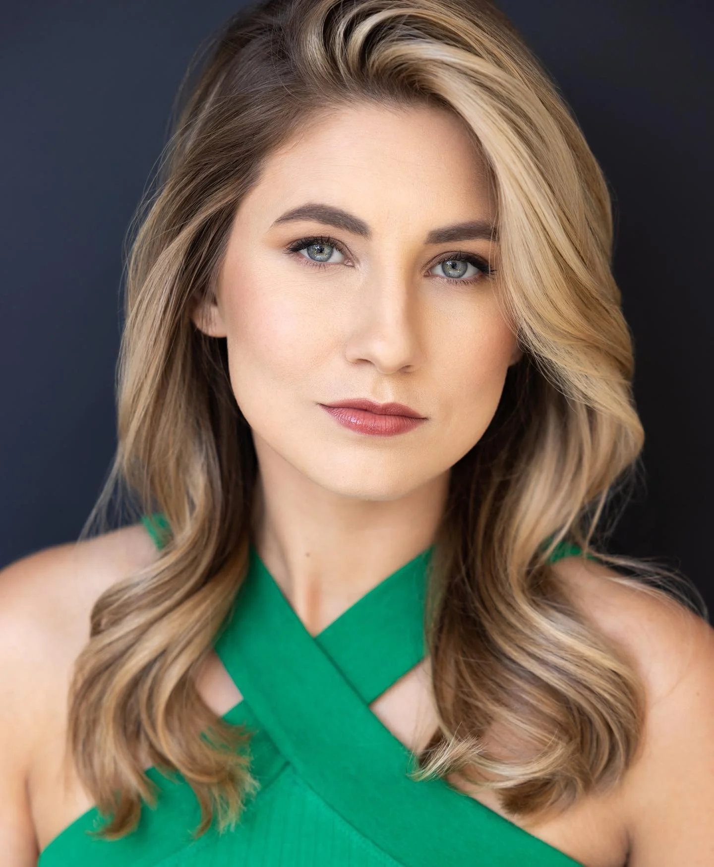 @cadiehill looking incredible ❤️ My friend is too gorgeous! Throwback to these subtle looks showcasing different sides.

📸 @brianjonesphotography 
💄 @naddyamichellemua