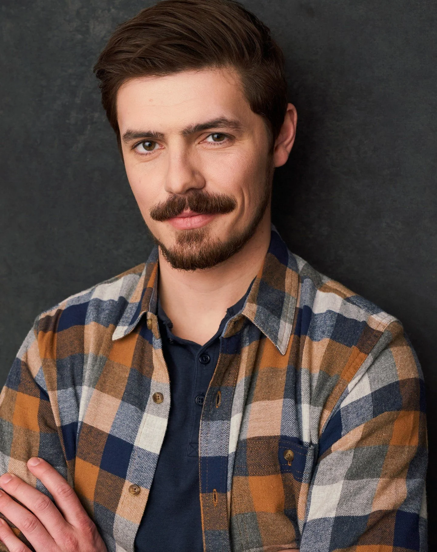 Headshot and BTS with my favorite actor @dabury ❤️

Proud girlfriend moment: Asbury has been KILLING IT with auditions, classes and even booked his first role ever AS THE LEAD of a short film in Athens. Obviously I'm biased and I'm just so happy for 