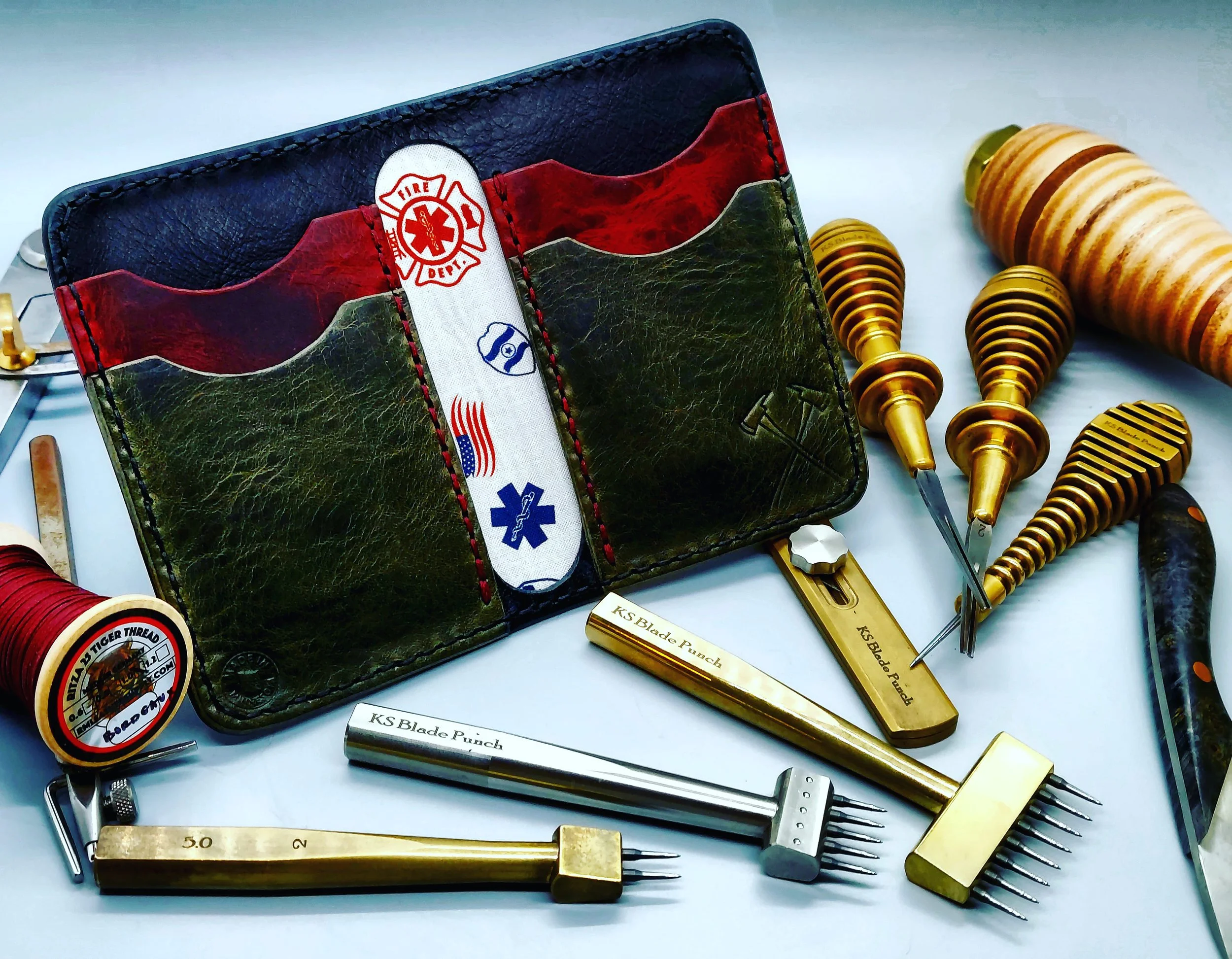 A collection of vintage shaving tools and a leather pouch, including razors and accessories, laid out on a surface.