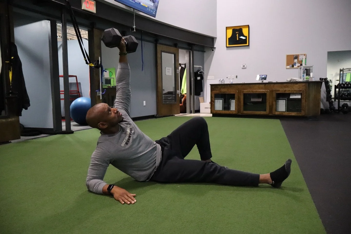 Last reps of the year. No coasting. Finish stronger than you started. 💪🏽 🔥

#FinishStrong #FundamentalFitness #wichita #gym