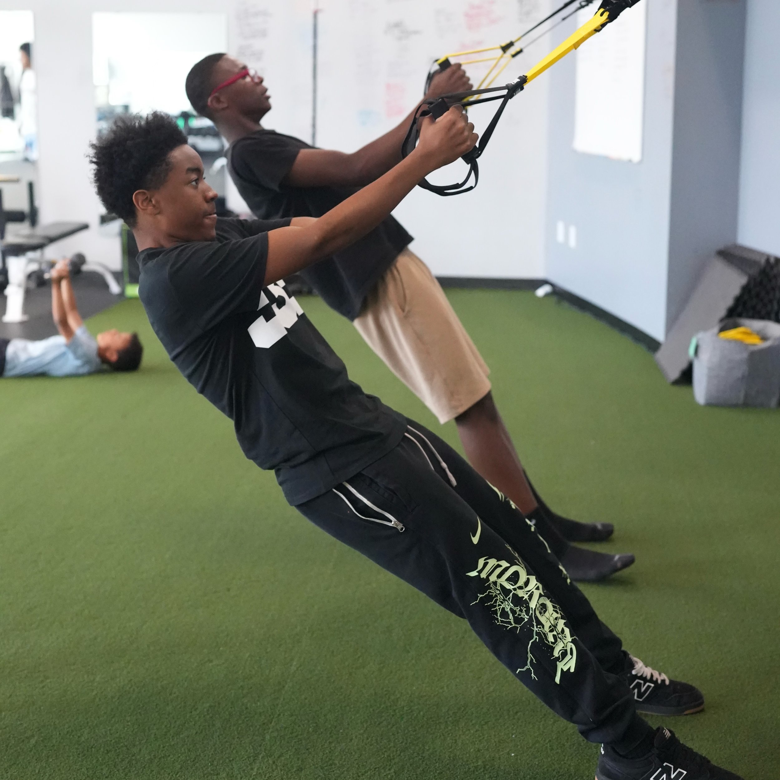 Fast feet, high jumps, and big goals. Putting in the work this summer☀️

#fundamentalfitness #wichita #gym