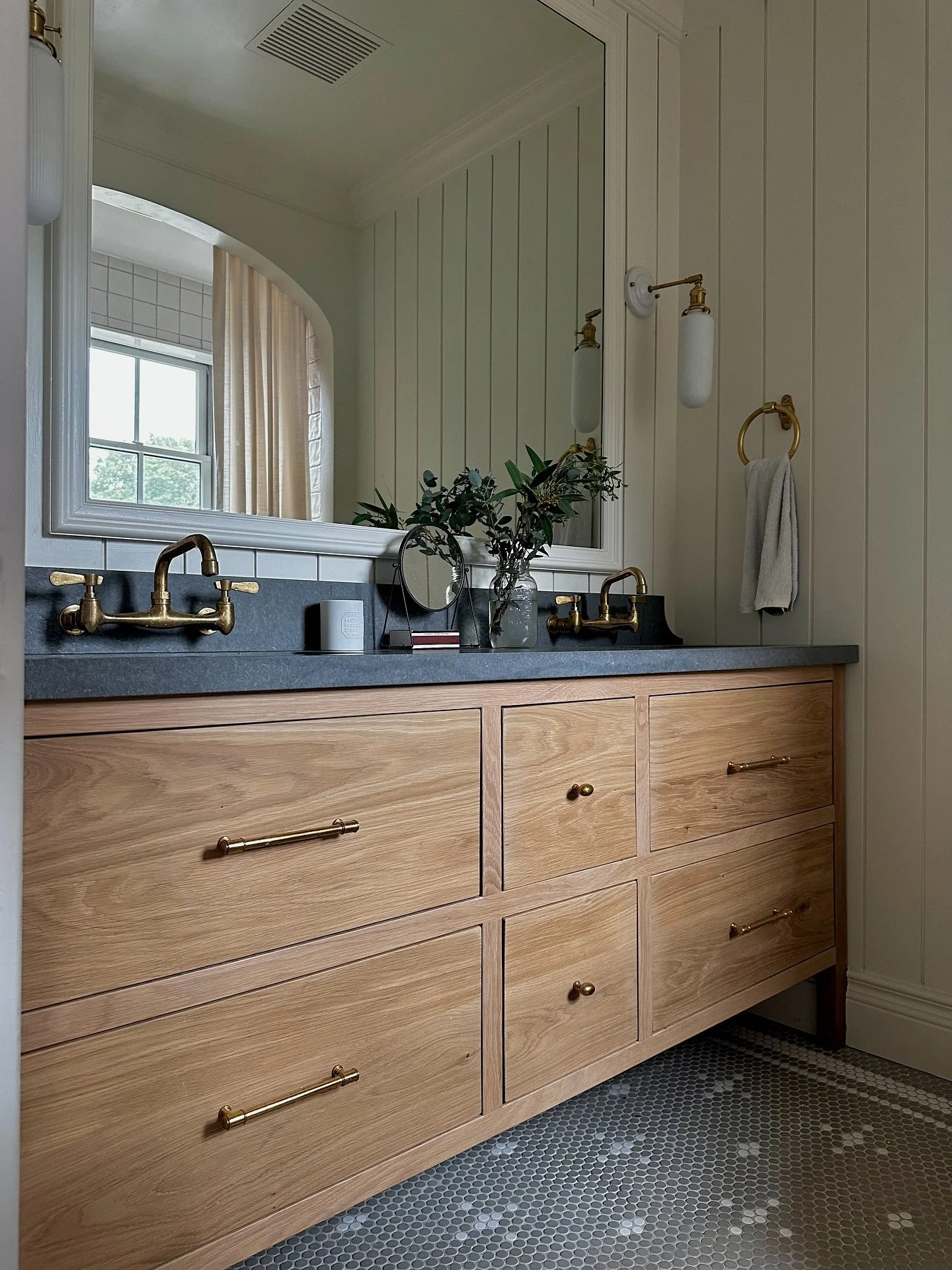 Still shocks me when I scroll back to this bathroom renovation and see how unsupported the existing bathtub was!

#BathroomRenovation #RenovationLife #ConstructionFinds #BehindTheWalls #BuilderLife #ContractorLife #ShockingFinds #RenovationReality #C