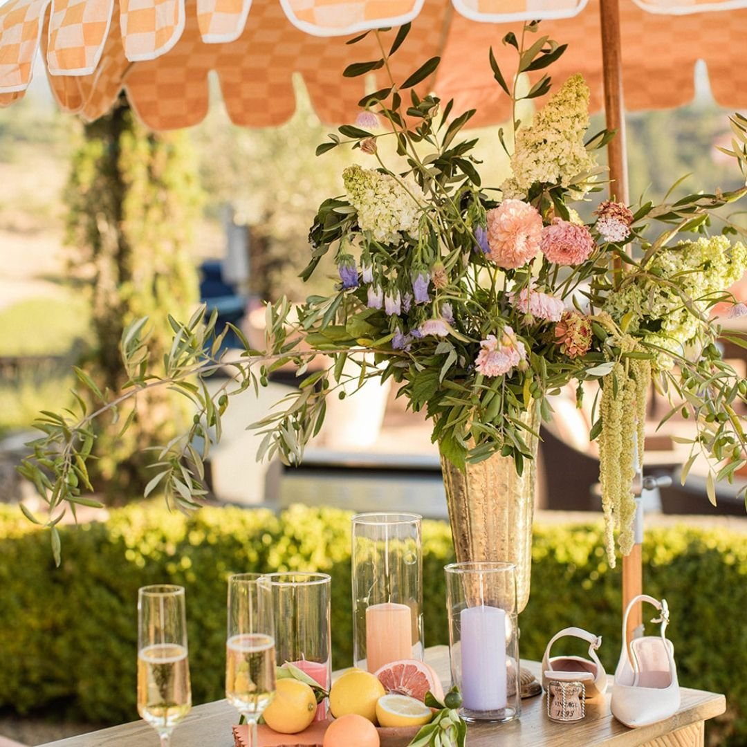 A stylish Champagne Bar is a MUST for any Glam Garden Party Wedding - we especially love the cork-heeled shoes, they are beyond fabulous!  Details Matter!  Cheers Allie and Georgey! 🤍💫
#champagnebar #weddingchampagnebar #gardenpartywedding #summerw