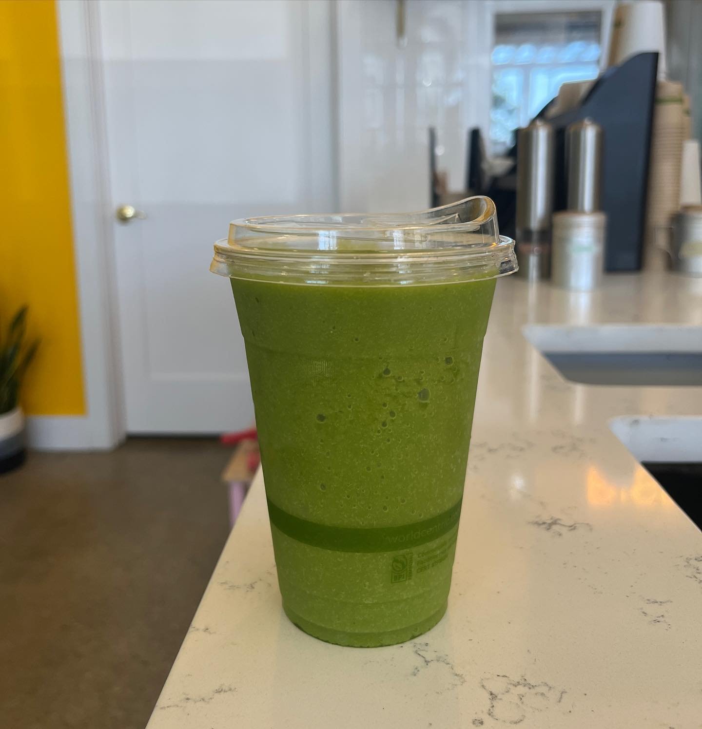 Our new green smoothie is packed with nutrients from avocado, pineapple, cucumber, spinach, and agave! 

#greensmoothie #juicery #coldpressed #smoothieshop #vegan #nutrition #pittsburgheats