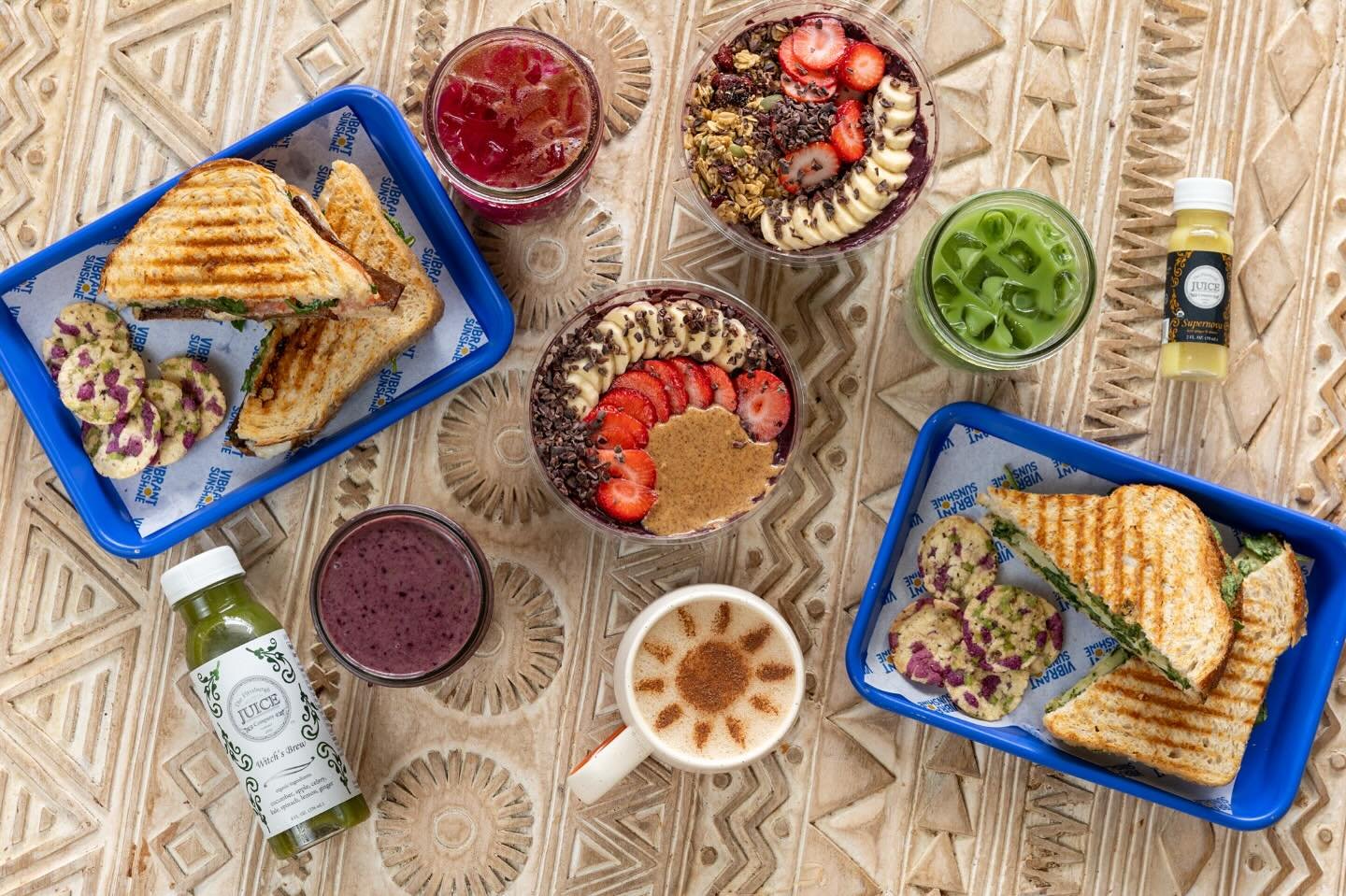 The perfect place for a pick me up. ☀️
 
#pittsburgh #pgh #pittsburgheats #pgheats #pittsburghfoodie #pghfoodie #pittsburghcafe #pghjuice #pghhealthyeats #pittsburghbrunch
#healthyeats #acaibowl #smoothiebowl #greenjuice #eattherainbow #cafevibes #fo