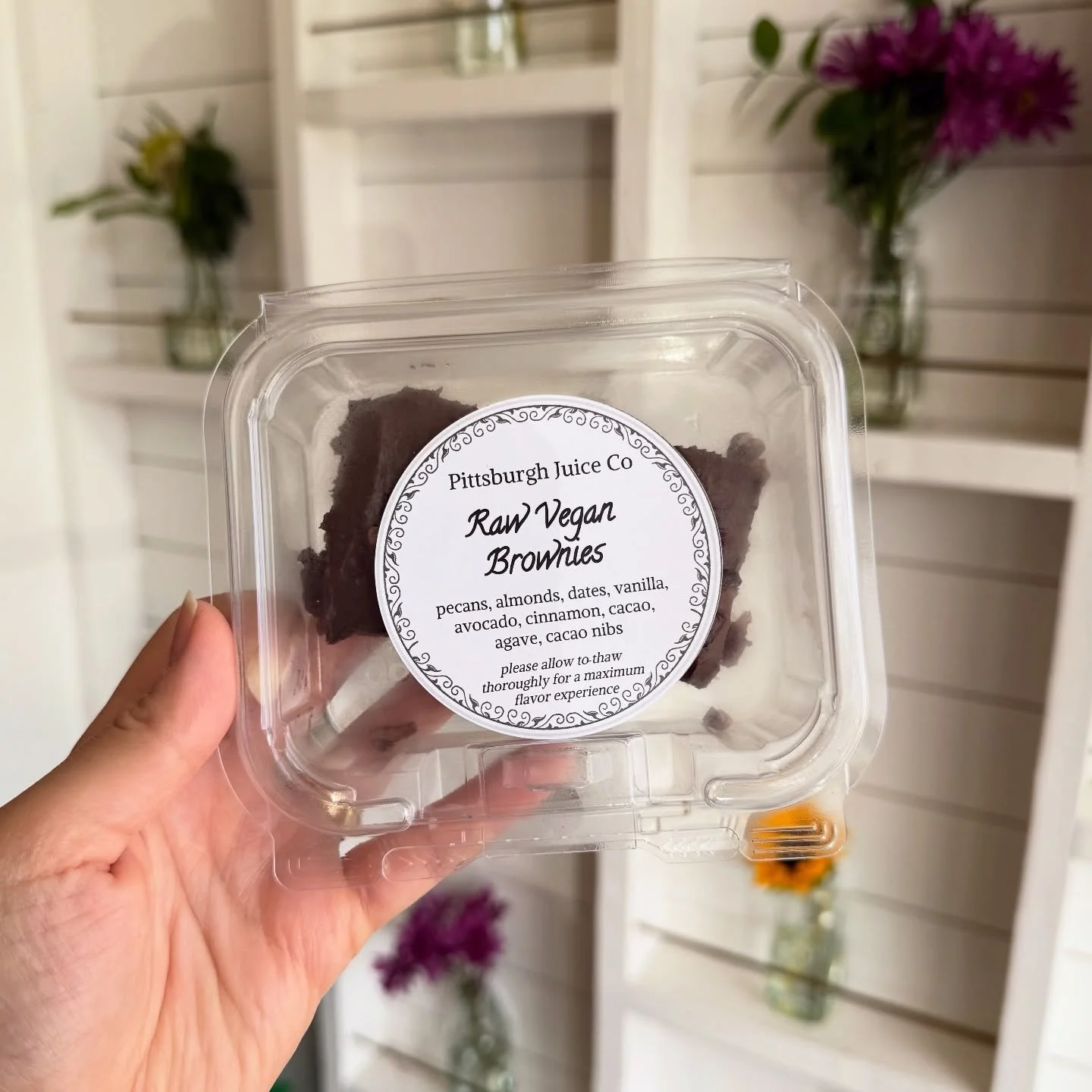 Have you checked out the sweet treats in our deli fridge? 🍰✨

We make everything in-house with organic ingredients. From raw brownies and birthday cake to banana cream pie, cheesecake and more!

All vegan and gluten-free. Perfect when you&rsquo;re c