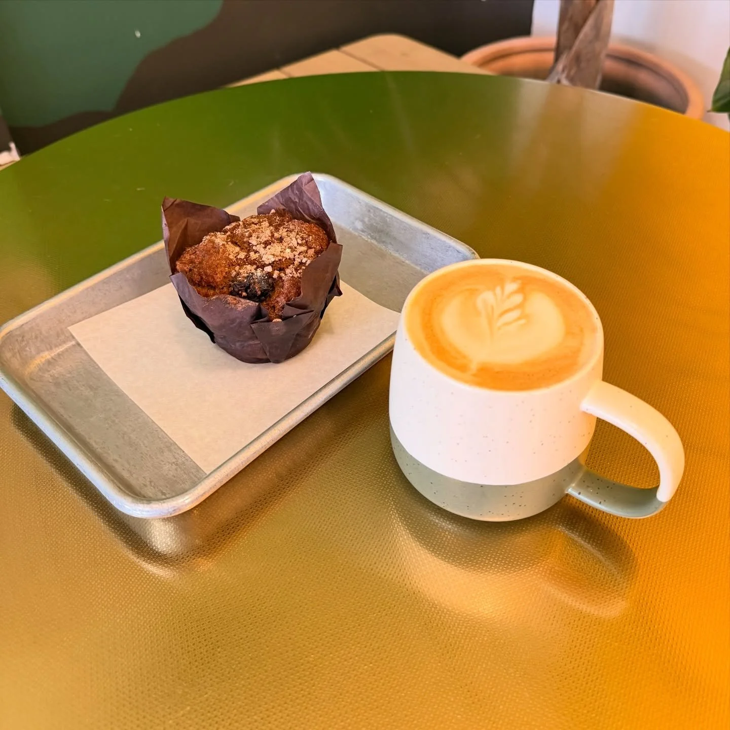 You can&rsquo;t beat a coffee and a warm, Morning Glory muffin! Vegan, gluten-free and made in-house ☀️

Try this combo is you want something both quick and nourishing 🥕☕️

#PittsburghCafe #PittsburghEats #PittsburghFoodie #PittsburghVegan