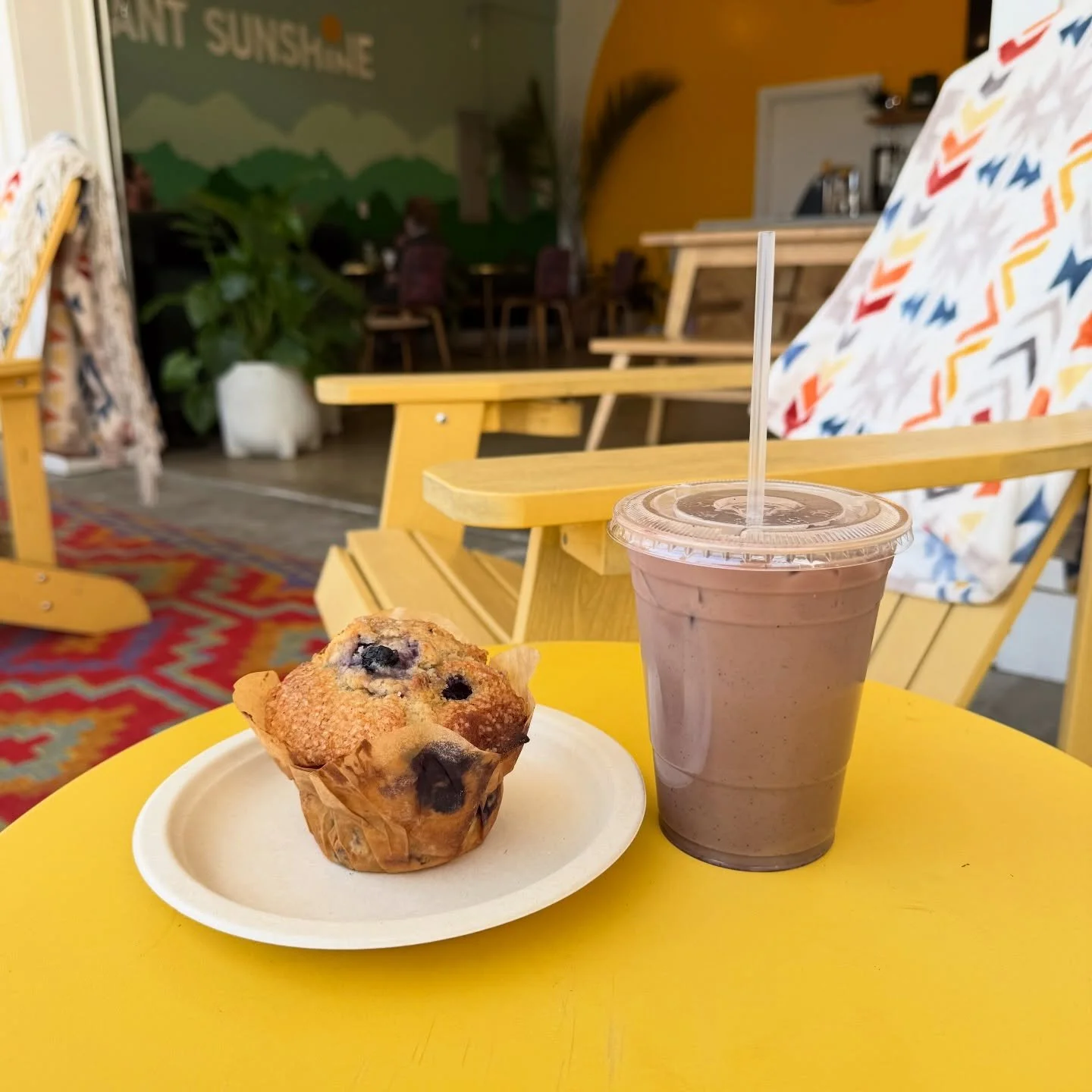 Blueberry lovers, this one&rsquo;s for you 🫐 Our blueberry muffin latte paired with a blueberry muffin from @driftwoodoven. Don&rsquo;t sleep on this combo! 

Tag someone who needs this👇🤤

#pittsburghcafe #pittsburgheats #pittsburghfoodie