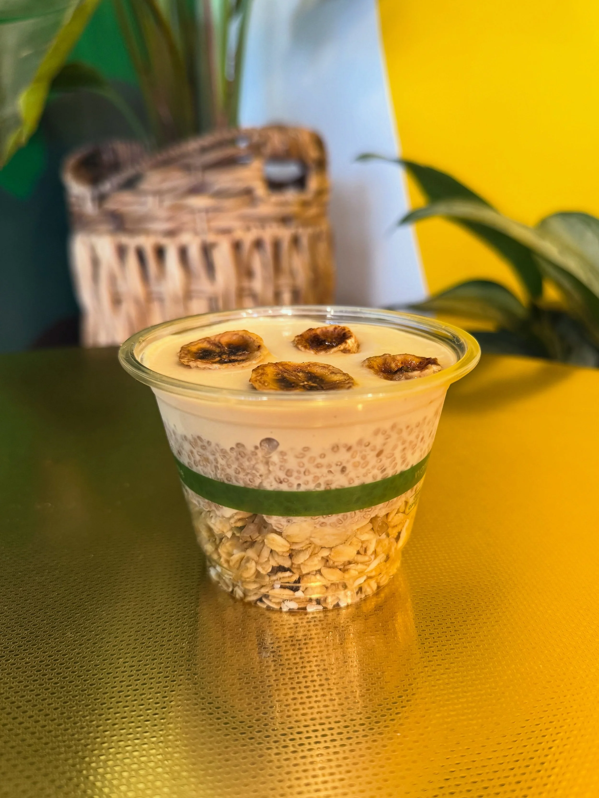 Today&rsquo;s breakfast: Chia coffee crunch✨

Made with chia seeds, cashews, sunnies, oats, bananas, pepitas, hemp hearts, cranberries, cacao, coffee, vanilla, maple syrup and coconut oil 🤤

Swing by and grab one before they&rsquo;re gone! 

#pittsb