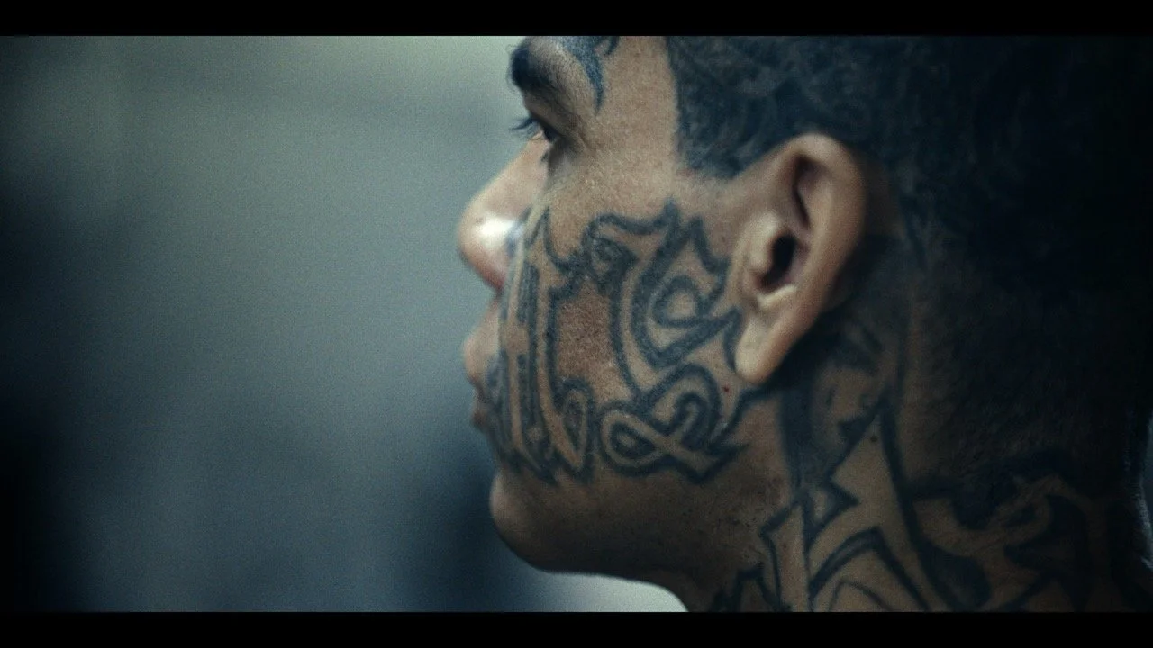 CECOT prison scene from Hasta Encontrarlos documentary — Cinematography by Eloi Molí, AEC