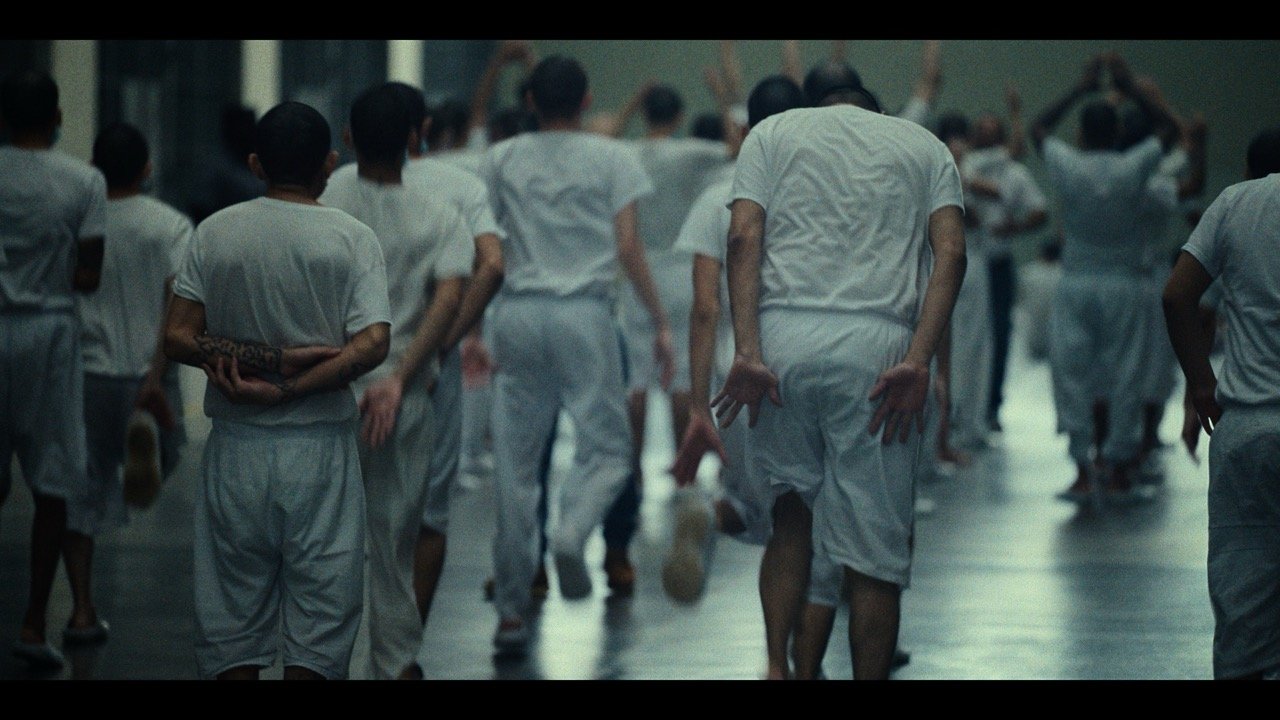 CECOT prison scene from Hasta Encontrarlos documentary — Cinematography by Eloi Molí, AEC