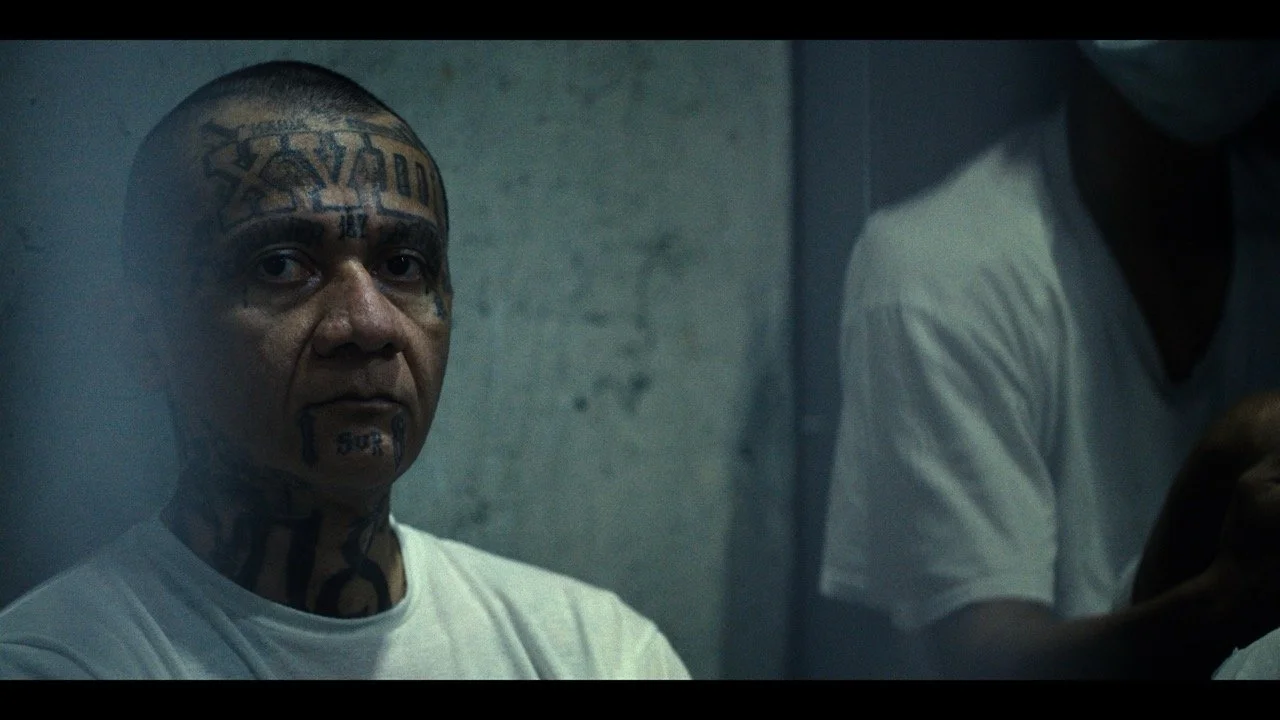 CECOT prison scene from Hasta Encontrarlos documentary — Cinematography by Eloi Molí, AEC