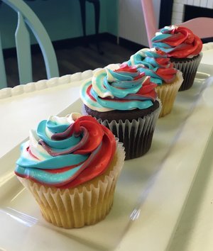 tri+color+cupcakes.jpg