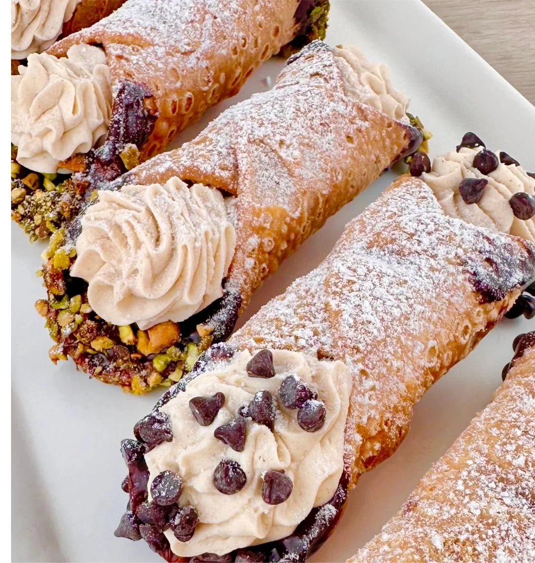 cannolis.jpg