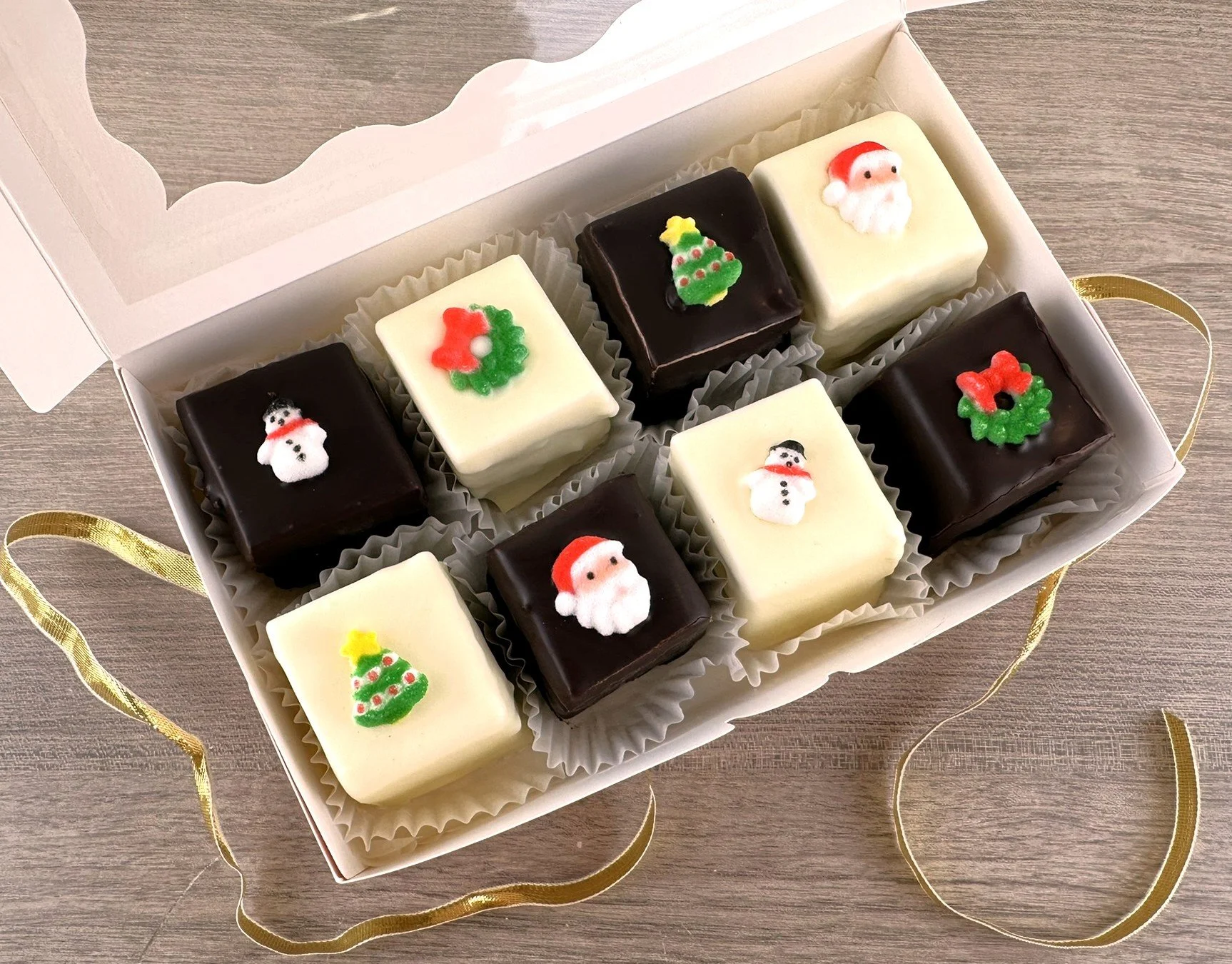 8 ct square xmas petit fours pink open box .JPEG