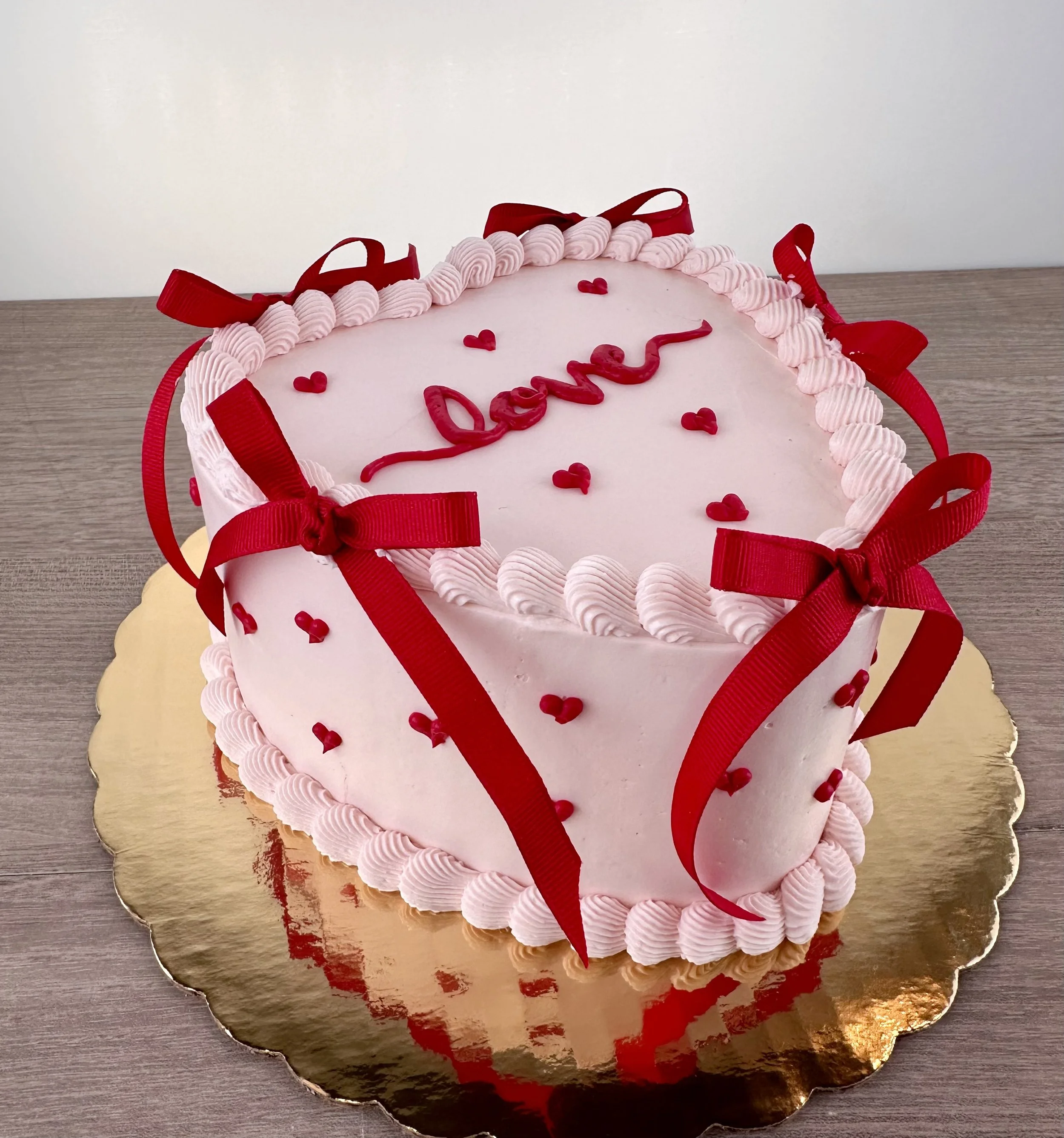 Sweet heart bow cake