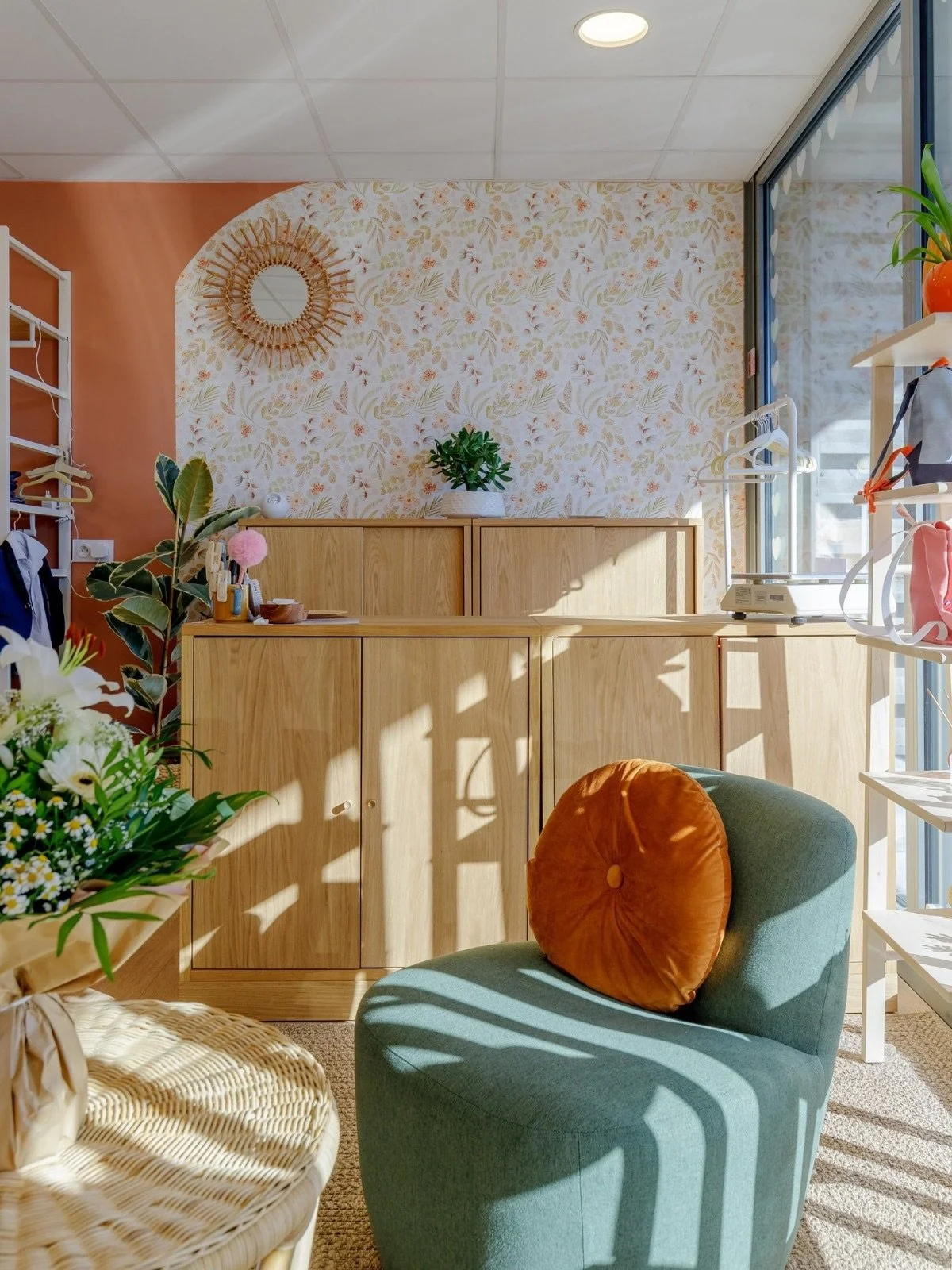 ZOOM sur le projet r&eacute;alis&eacute; pour @ekokids.crolles 👶🌸

Aujourd&rsquo;hui je vous partage quelques photos du projet termin&eacute; de la boutique de seconde main pour enfants de Coralie, situ&eacute;e &agrave; Crolles. 

Guid&eacute;e pa