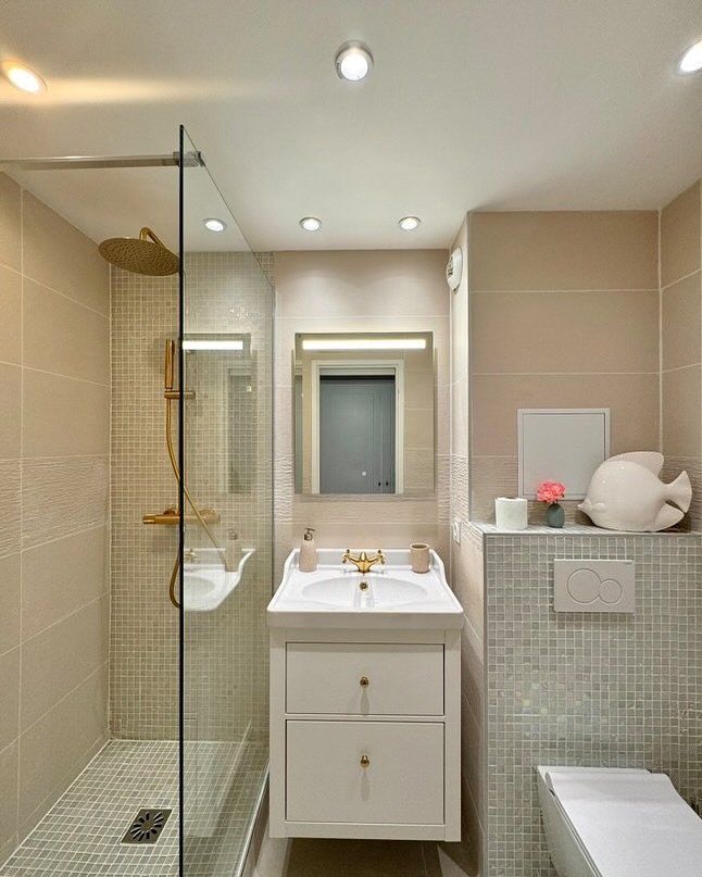 Clap de fin pour ce projet en collaboration avec @vaninagood pour @lecocon.cannes ! 🏖️ 🌴

J&rsquo;ai travaill&eacute; avec Vanina pour la conception de son projet de logement Airbnb sur Cannes. Ici, l&rsquo;objectif &eacute;tait de cr&eacute;er une