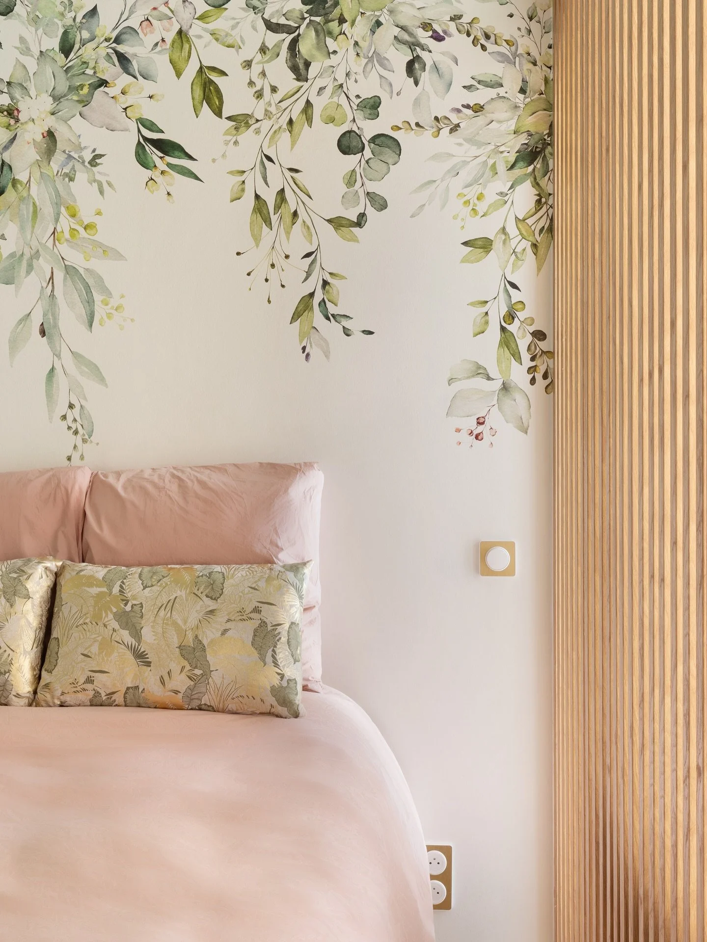 D&eacute;tails de projet | Ambiance douce et chaleureuse pour ce studio r&eacute;nov&eacute; en &icirc;le-de-France 🌞🌱

Un grand merci &agrave; ma cliente Vanessa pour sa confiance sur ce projet qui lui ressemble tant ! 

📍Montreuil 93048

Archite