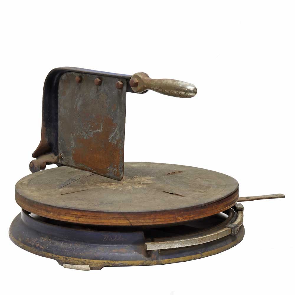 Computing Scale Cheese Cutter - Aurora Mills