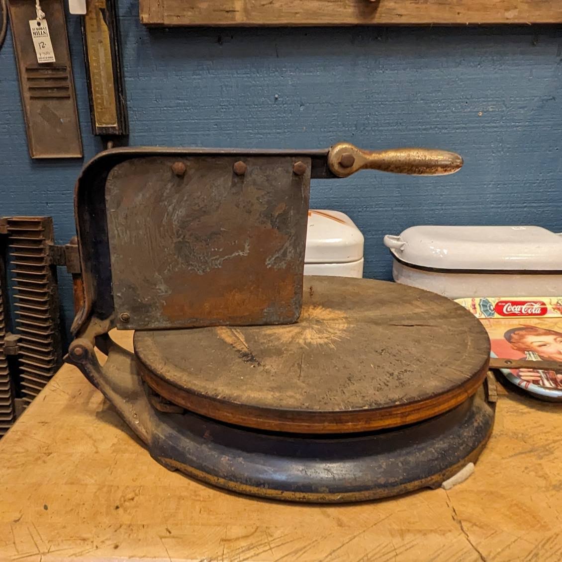 Computing Scale Cheese Cutter - Aurora Mills