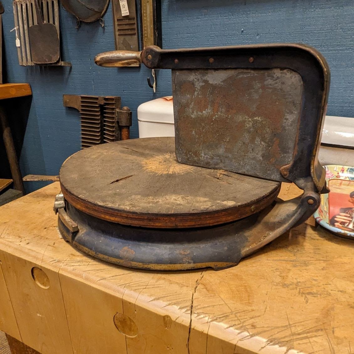 Computing Scale Cheese Cutter - Aurora Mills