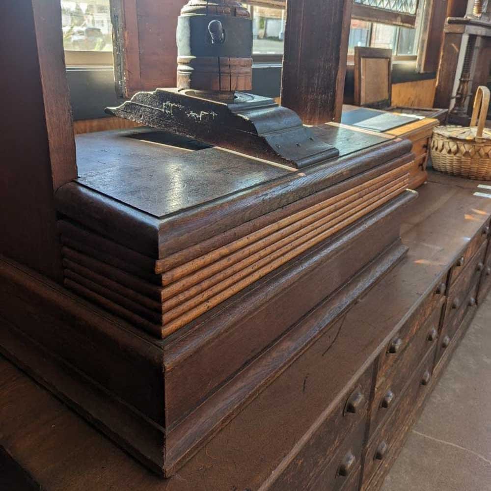 Arts & Crafts Era Book Press - Aurora Mills
