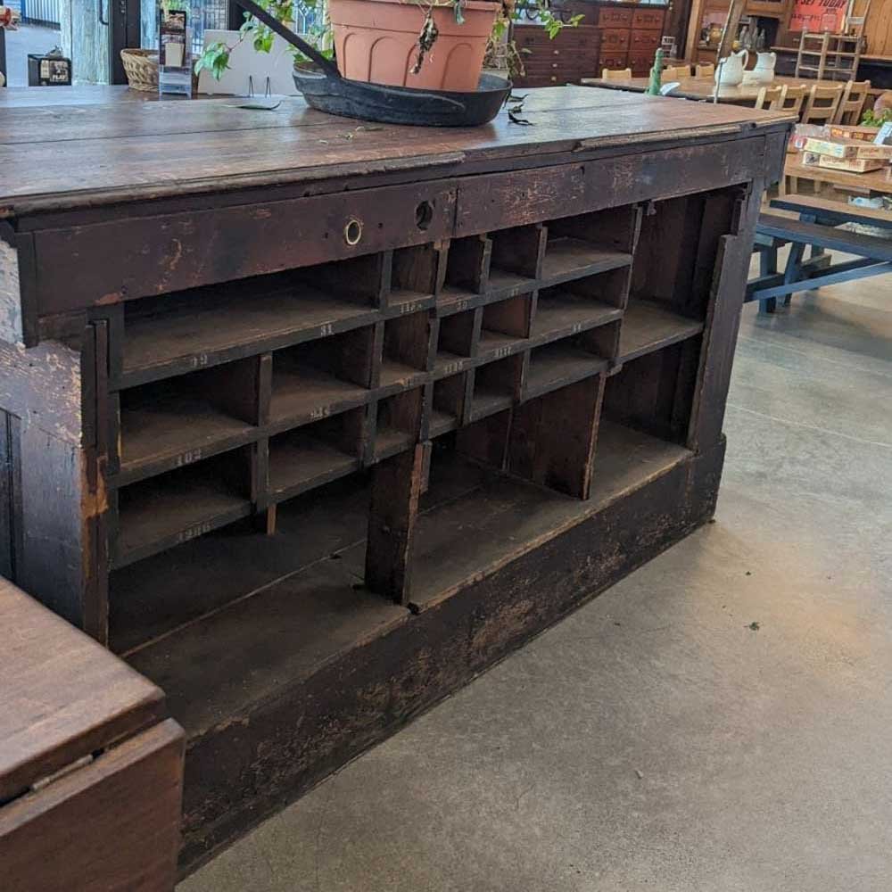Beadboard Store Counter - Aurora Mills