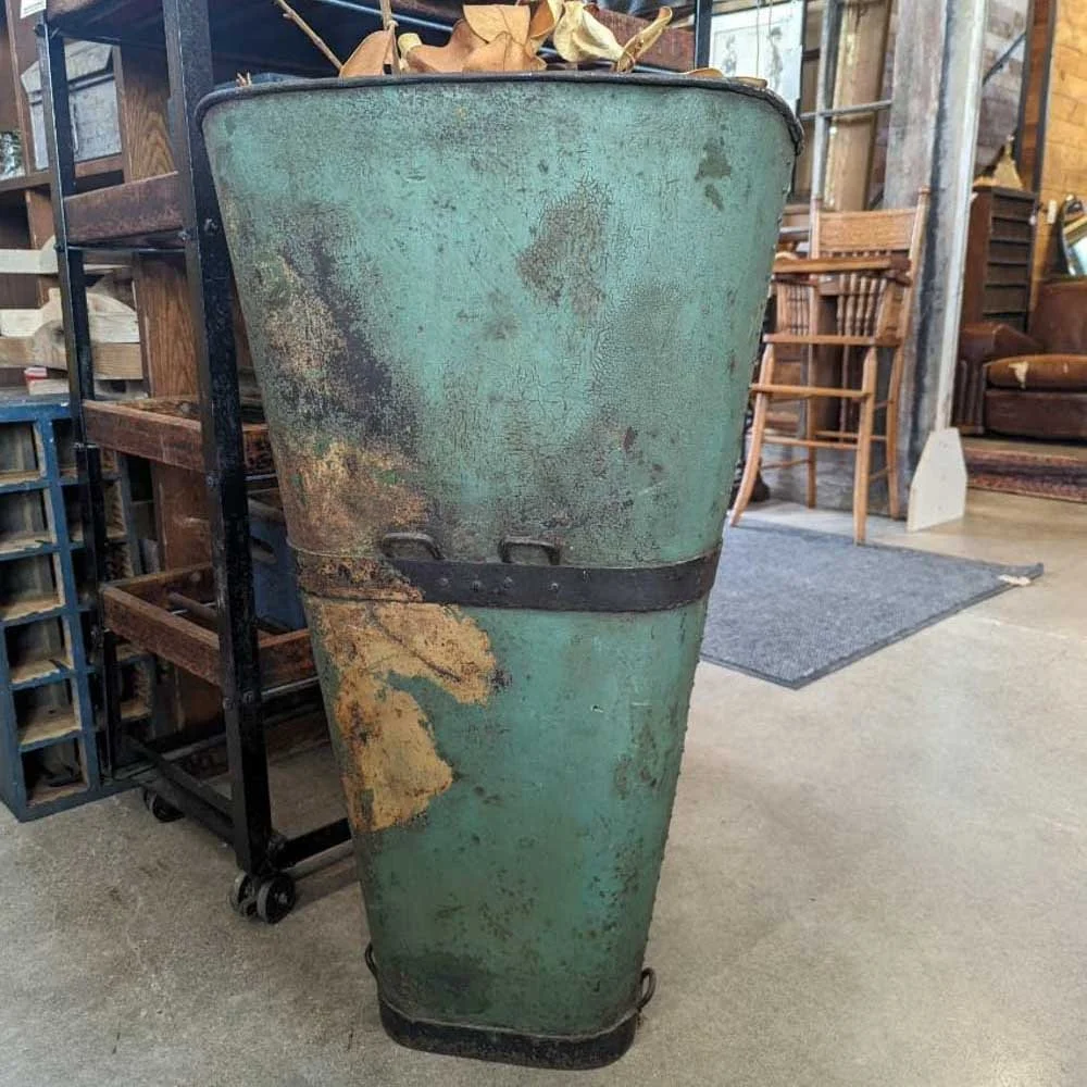 Vintage Grape Hotte — Aurora Mills