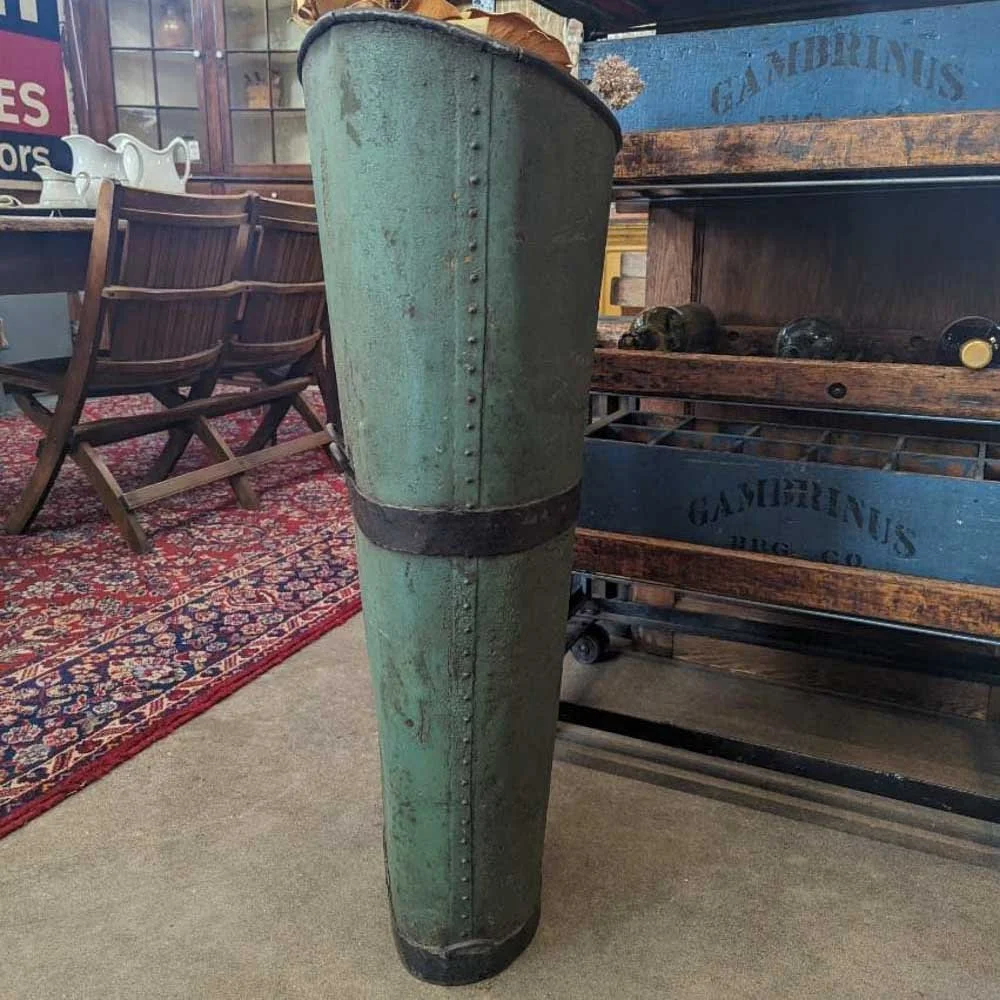 Vintage Grape Hotte — Aurora Mills
