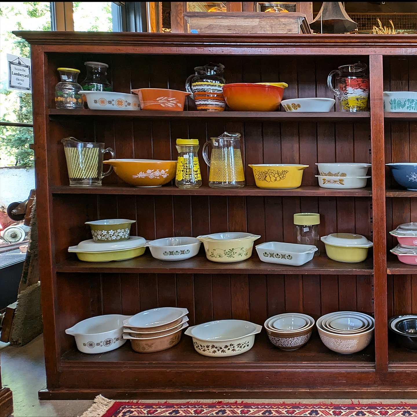 🏳️&zwj;🌈 ALWAYS IN STYLE 🏳️&zwj;🌈
.
#antiques #vintage #pride #pdxpride #pyrex #pyrexcollector #vintagepyrex