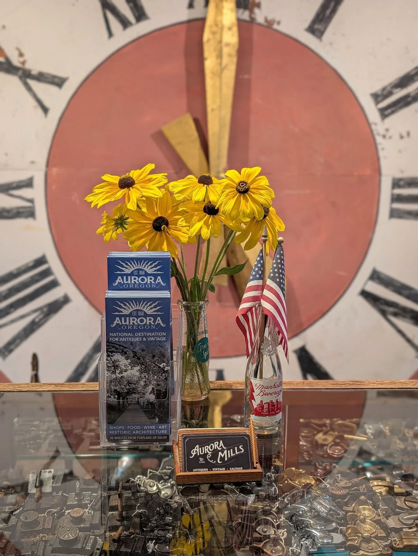 The shop will be CLOSED tomorrow 🦅 but OPEN normal hours Saturday &amp; Sunday! 🇺🇸 
.
Most of the shops in town will be open this weekend so come spend the day wandering and shopping some Americana vintage! ✨ 
.
#exploreoregon #antiquing #happyfou