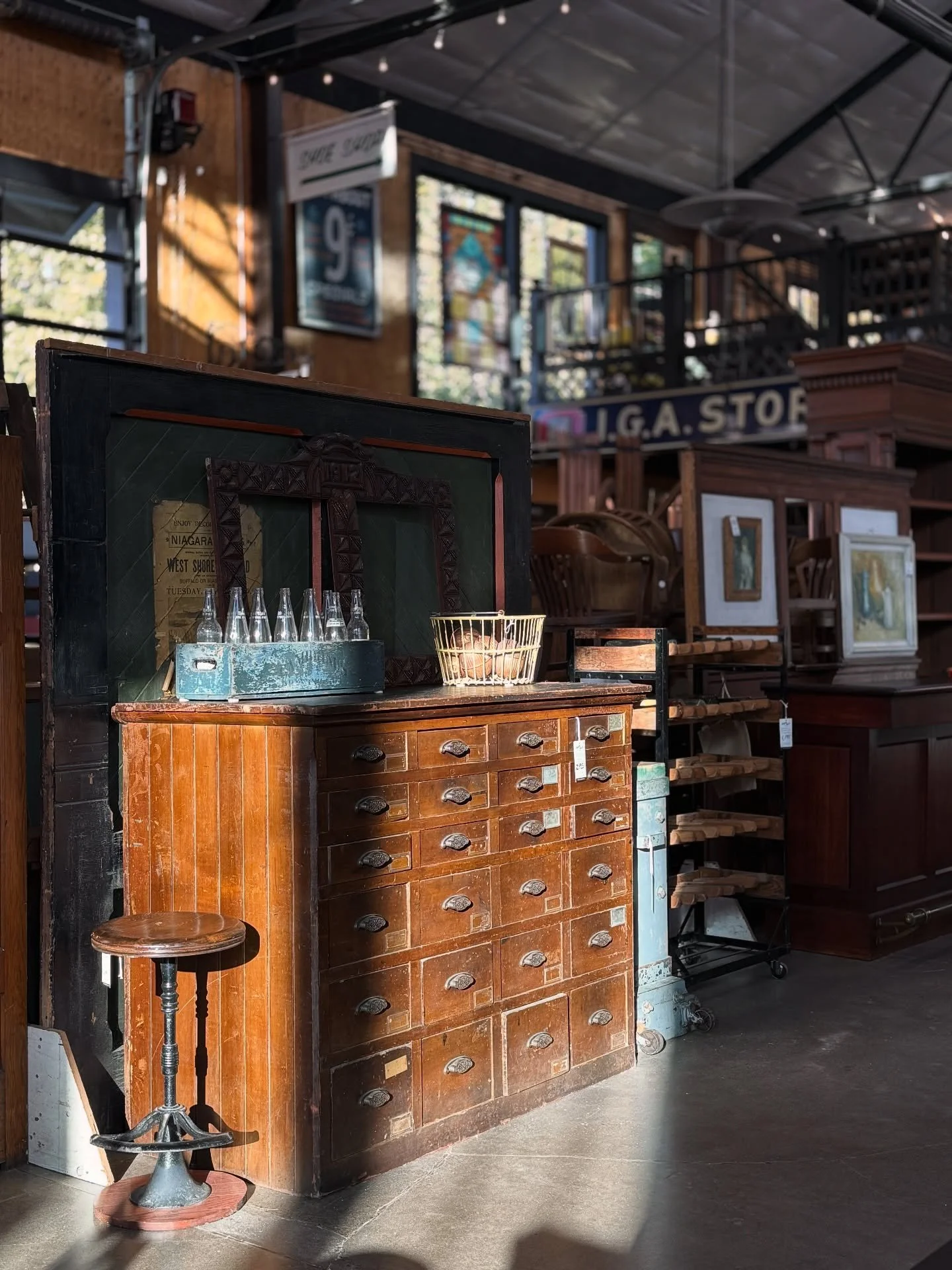 We’re making it through the new inventory! π
 
.
On the hunt for “hero piece” to tie together your space with authentic vintage charm? β¨ Shoot us a message and we’ll see what we can churn up for you! 
.
Another fresh container