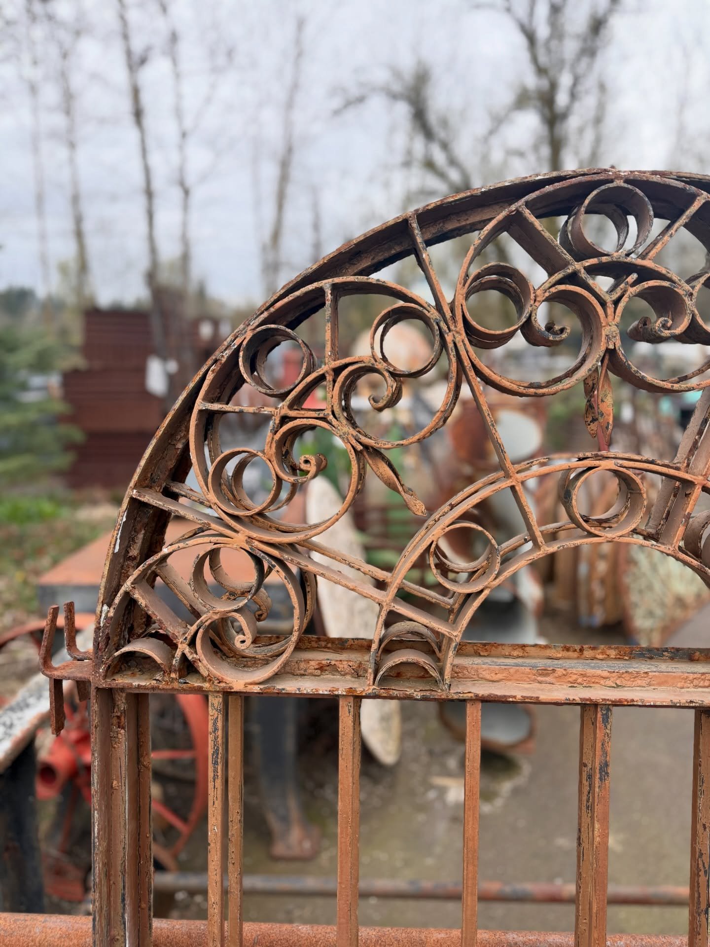 🪴 CURRENTLY IN THE GARDEN SECTION 🪴 
.
Who doesn&rsquo;t love a wrought iron moment in the garden??
.
Or better yet, a wrought iron moment with a Victorian cast iron garden furniture set 😱
.
Maybe you just need a little drama, like a Greco/roman g