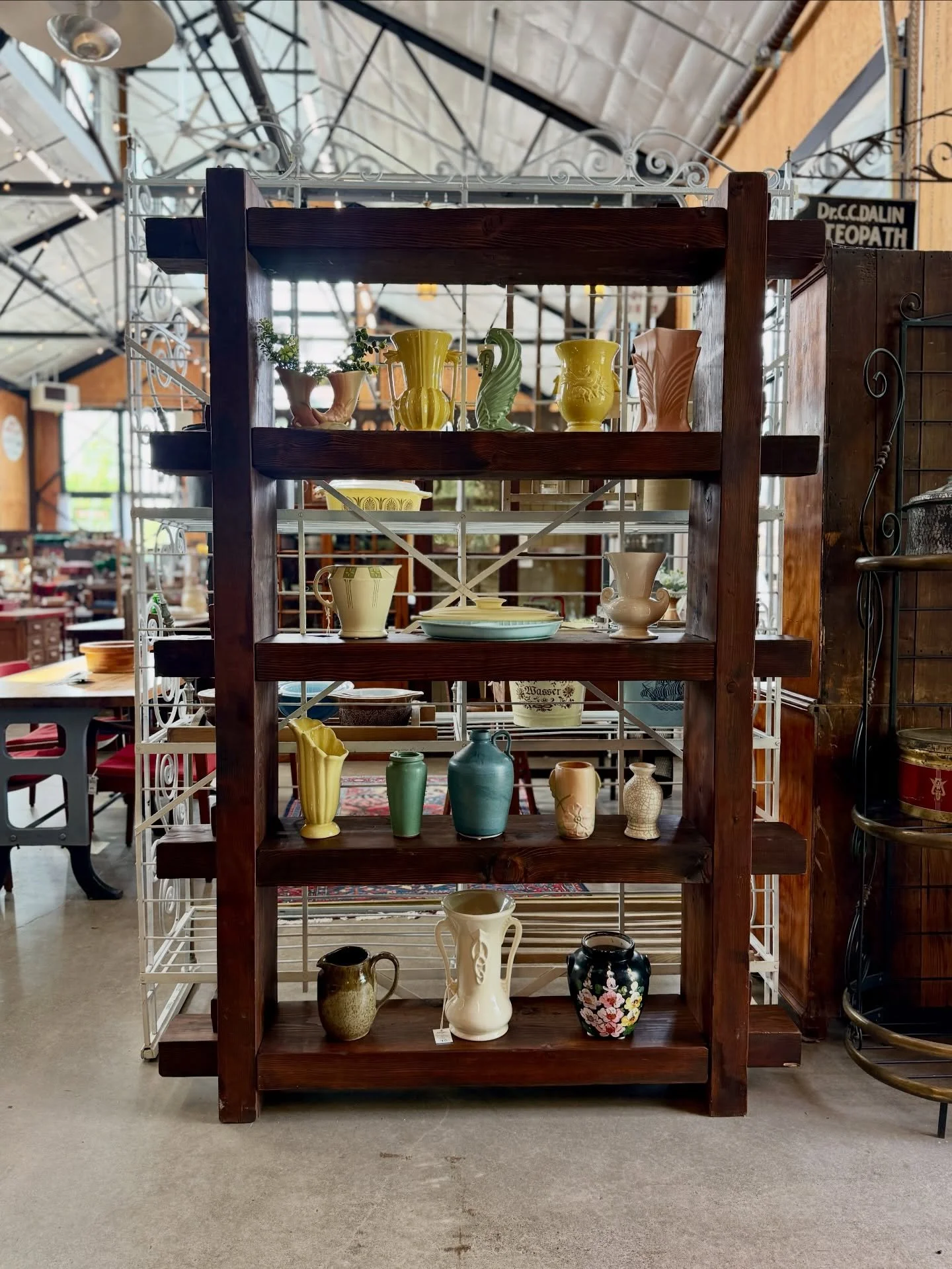 💐 Vases for Spring Flowers! 💐 
.
Got a fun collection of vintage and antique vases just in time for peonies! 🏺 
.
One of the many decorative accents we keep in stock for your interior styling needs! 🫡
.
#vintage #vase #antiquevase #usapottery