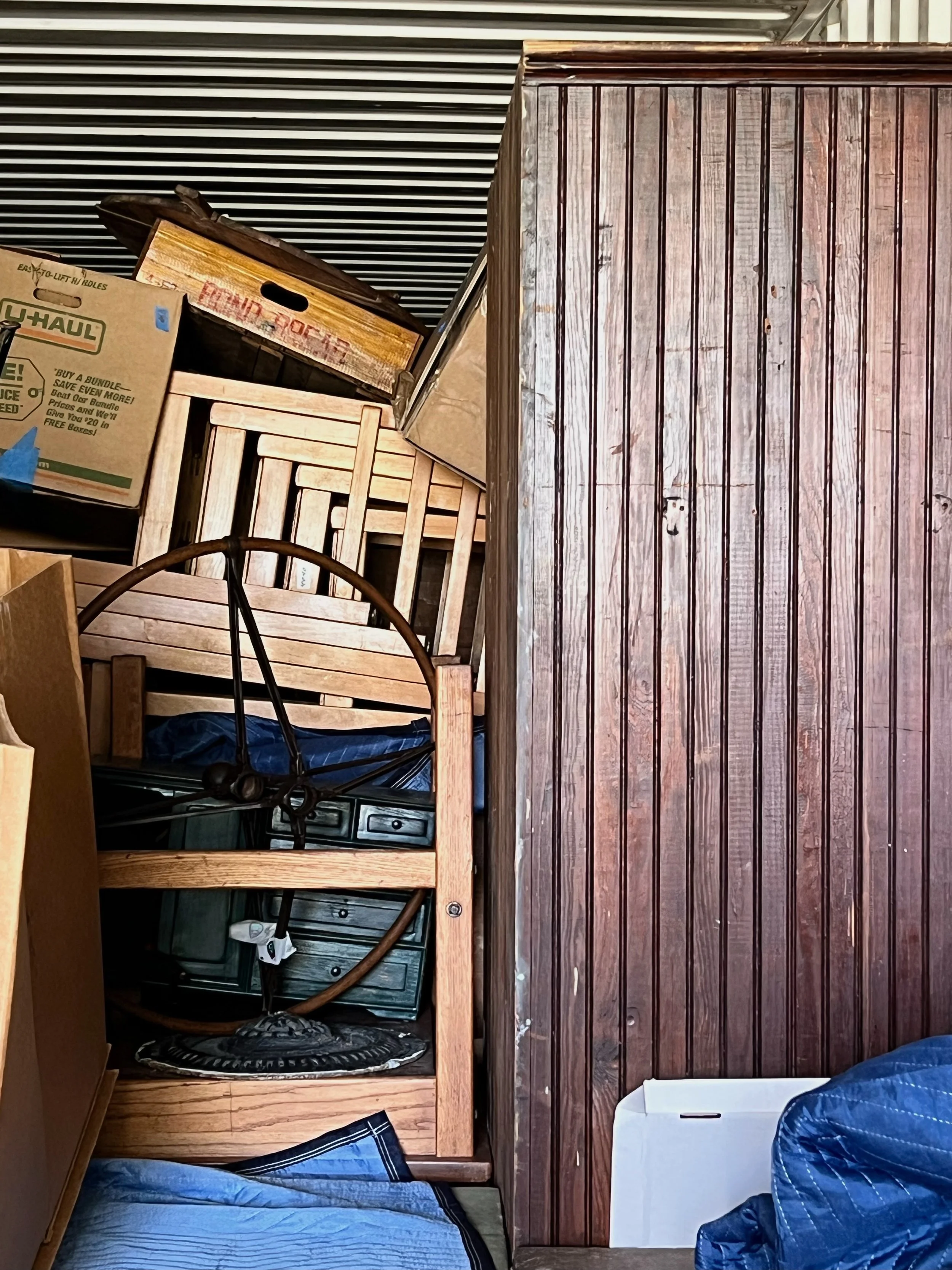 👀 ROUND TOP SNEAK PEEKS 👀
.
Subscribe to our weekly email newsletter via the 🔗LINK IN BIO🔗 to get some sneak peeks at what we're going to unload from the container of goodies from Round Top! 
.
Emails to your inboxes at NOON ON FRIDAYS 📧
.
#anti