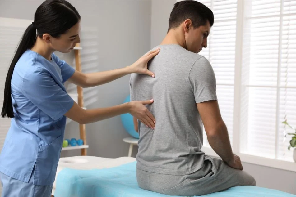 Reversing Kyphosis: A Path to Straightening Your Spine and Nourishing Your Skin